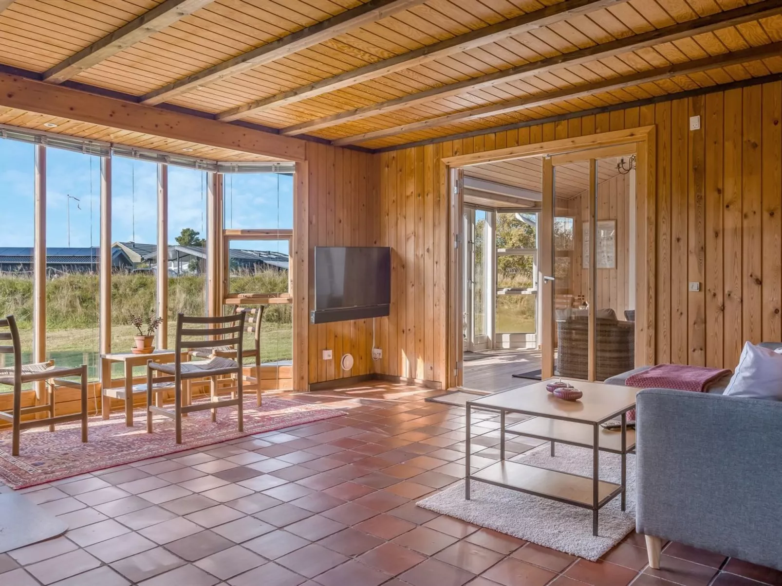 "Skoge" - 900m from the sea-Binnen