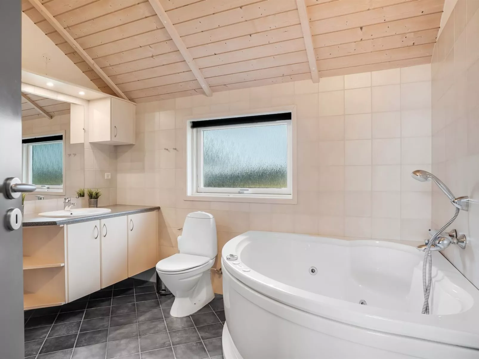 "Bruse" - 200m from the sea-Binnen