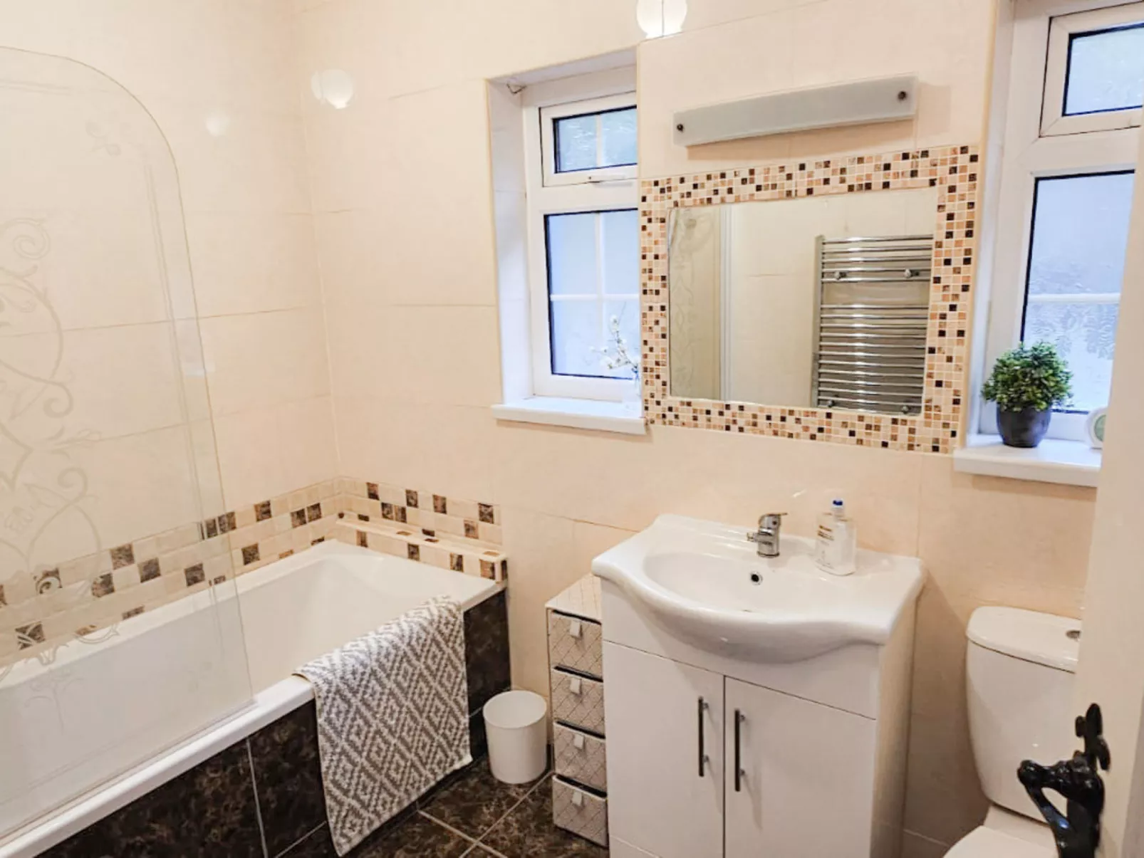 Passage East Holiday Home-Binnen