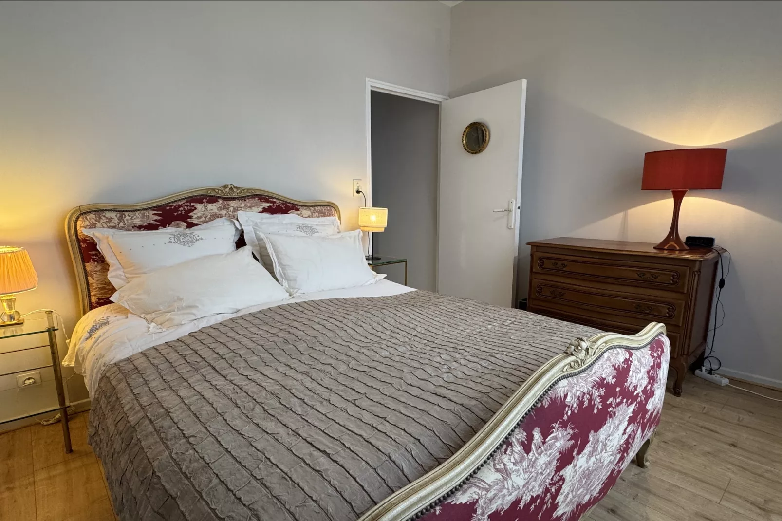 Appartement avec la petite cour-Slaapkamer