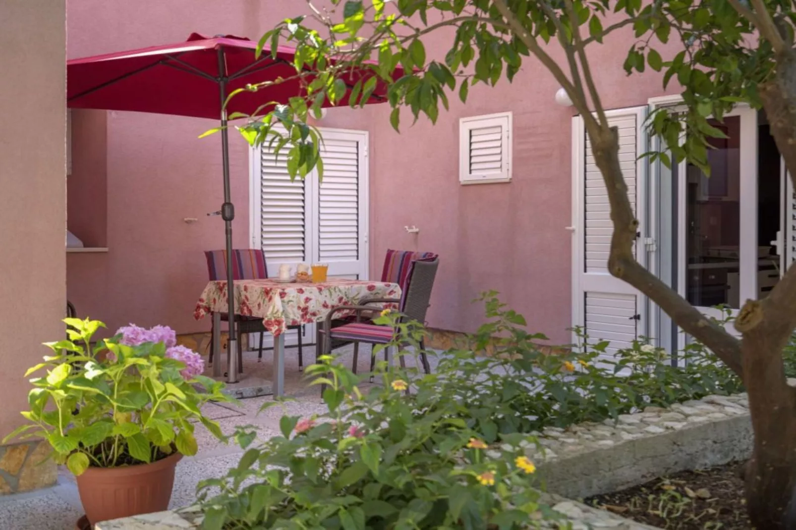 One Bedroom Apartment with Terrace 5-Terras