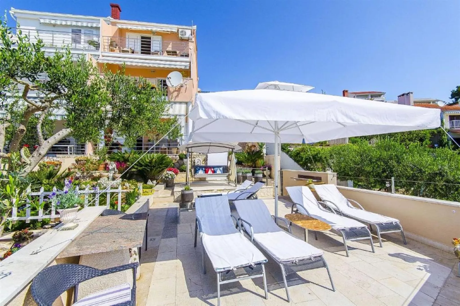 Apartments Nives - One Bedroom Apartment (A2)-Terras