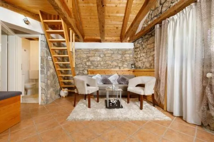 Holiday Home Lišnjak - Three Bedroom Holiday Home with Pool-Binnen