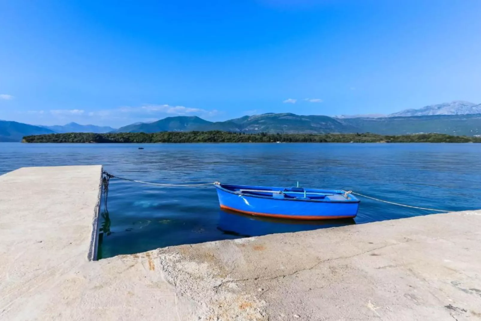 Beachfront Escape – Steps from the Crystal-Clear Sea - One Bedroom Apartment 2-Sfeer