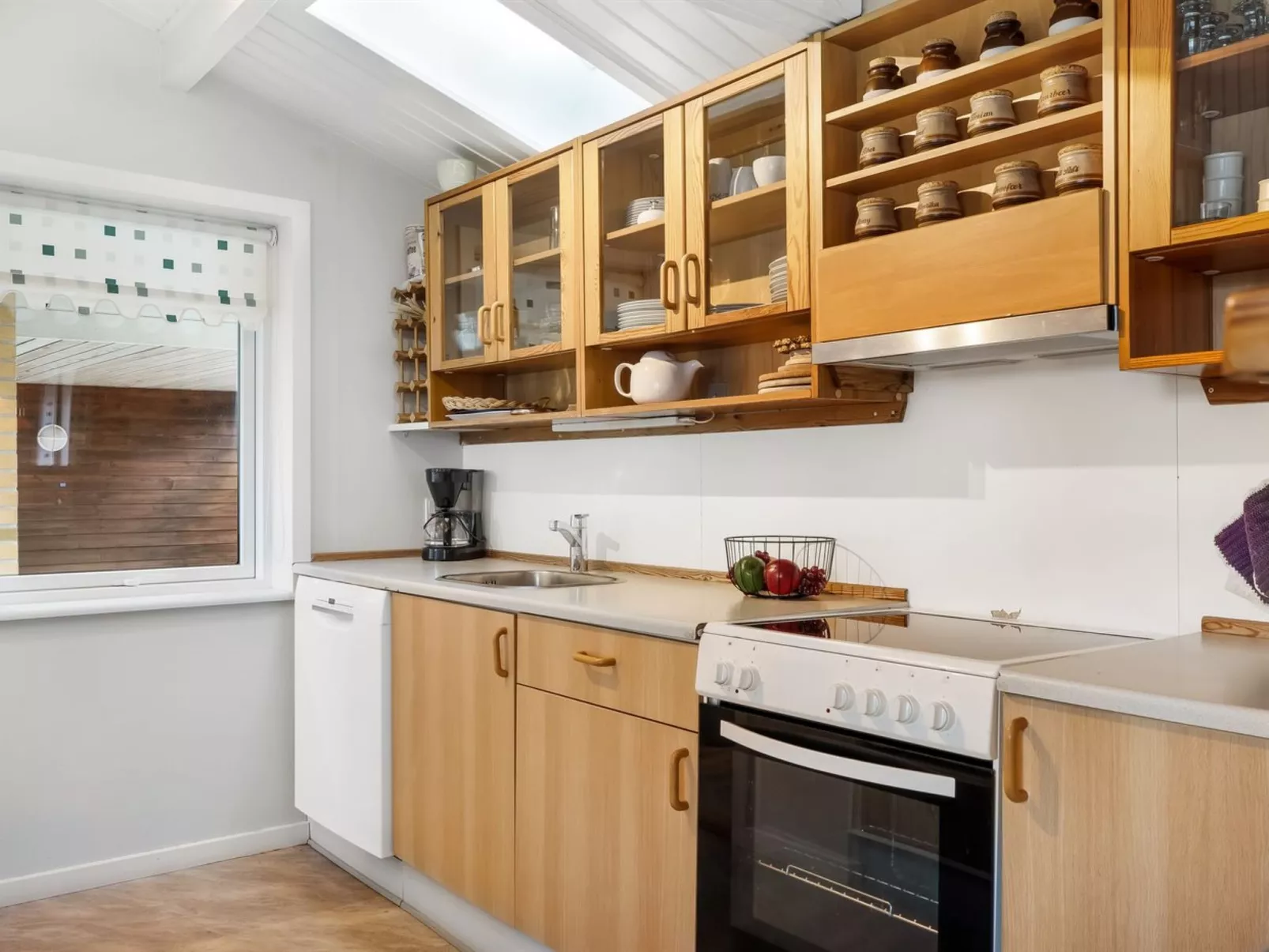 "Gisa" - 500m from the sea-Binnen