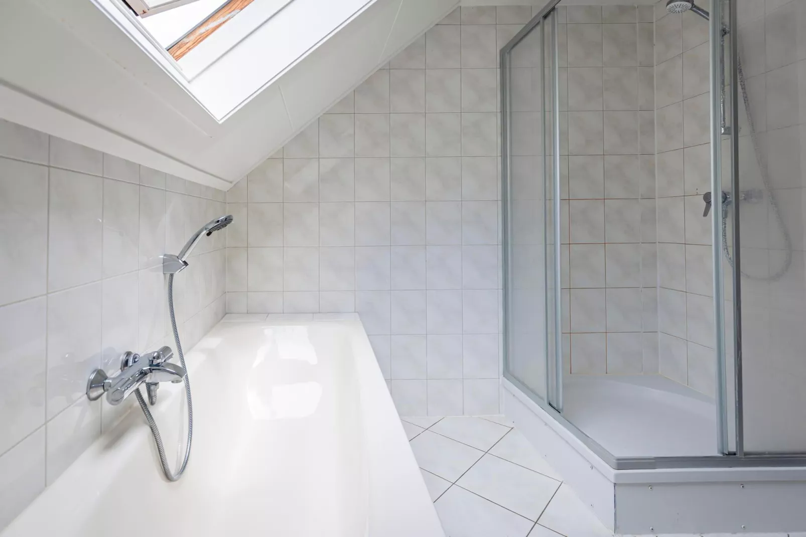 8 - Persons Family bungalow-Badkamer