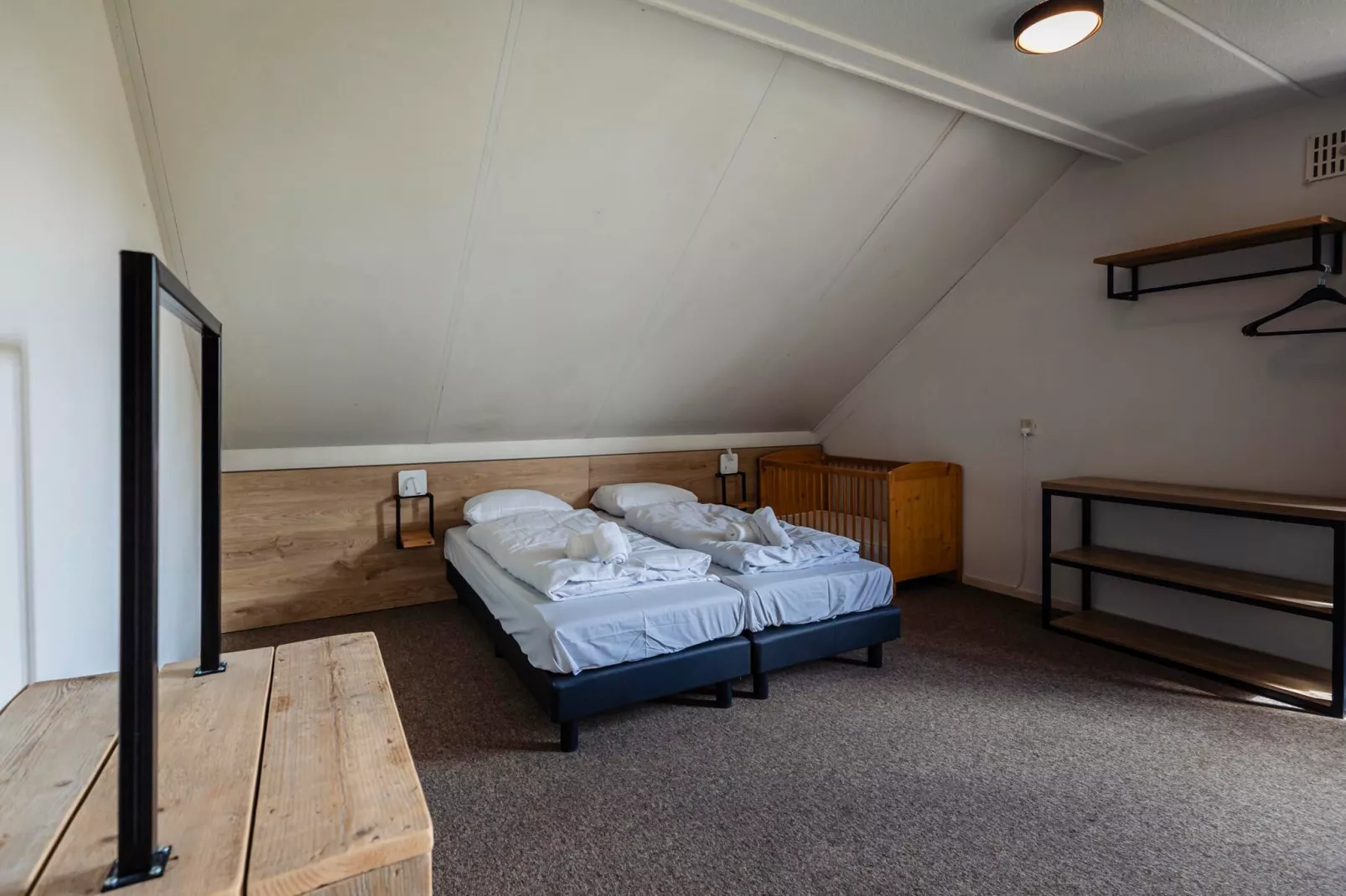 16 - Persons Family bungalow-Slaapkamer