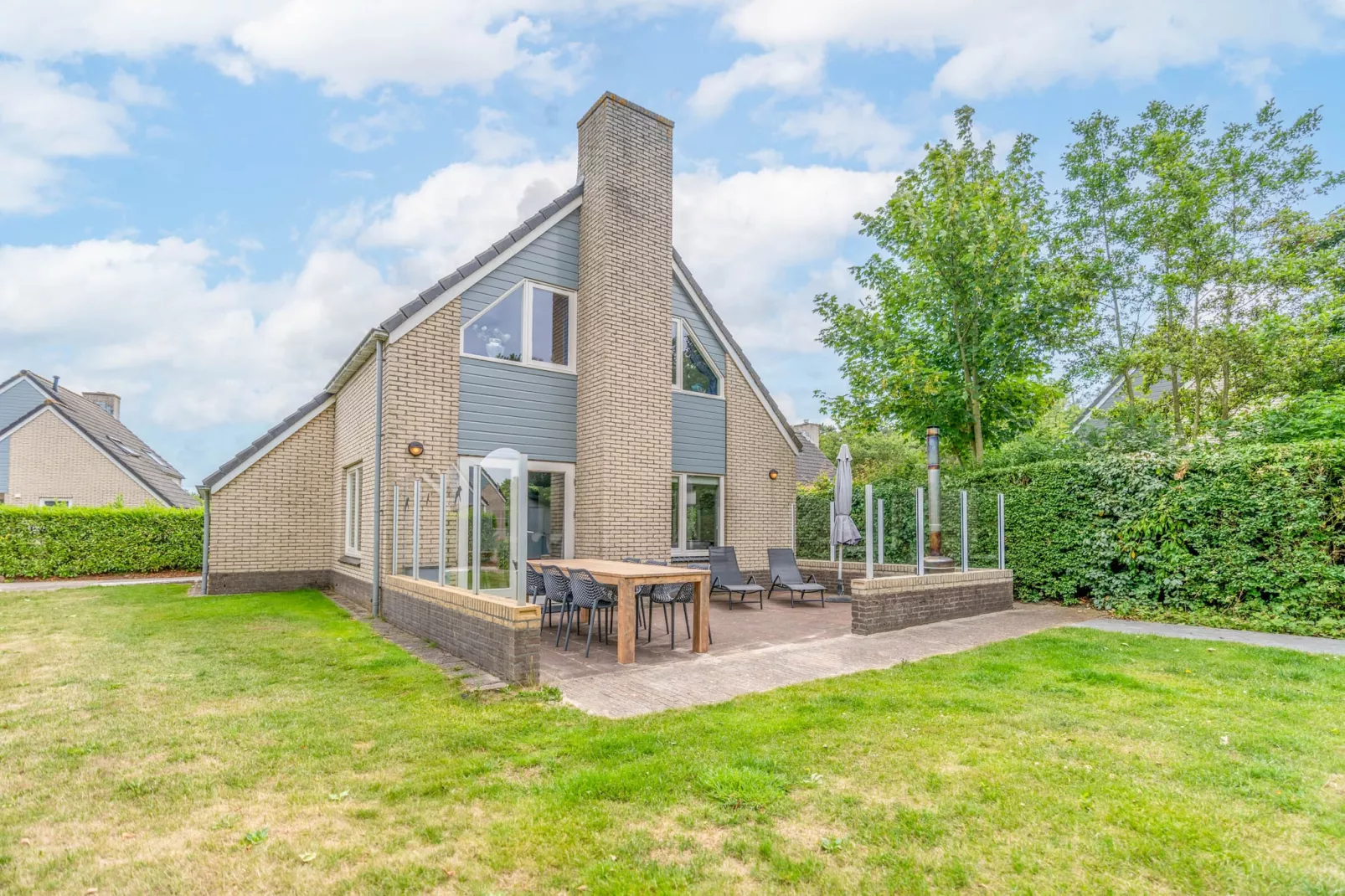 Kamperfoelie 33-Buitenkant zomer