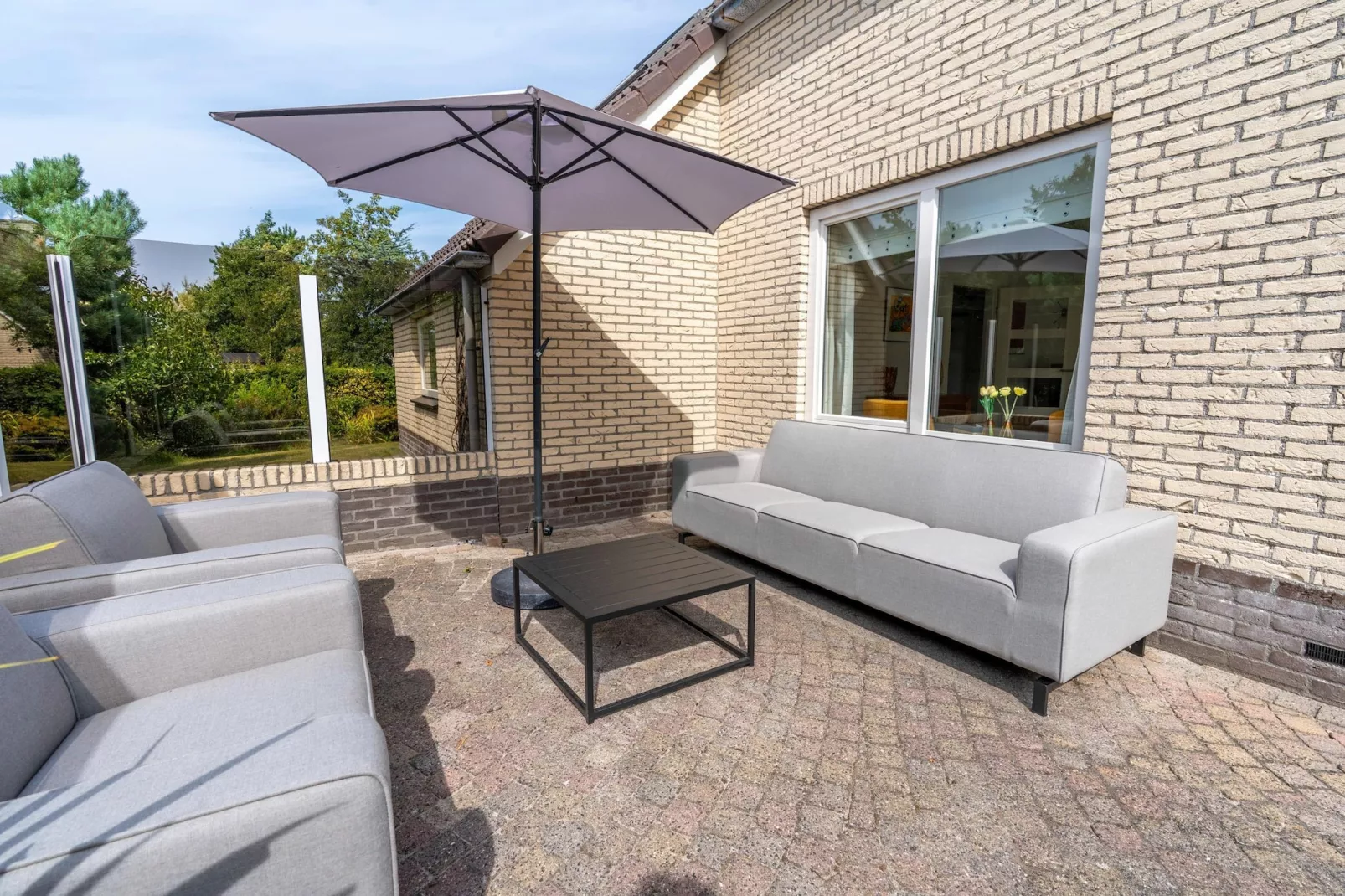 Kamperfoelie 61-Terras