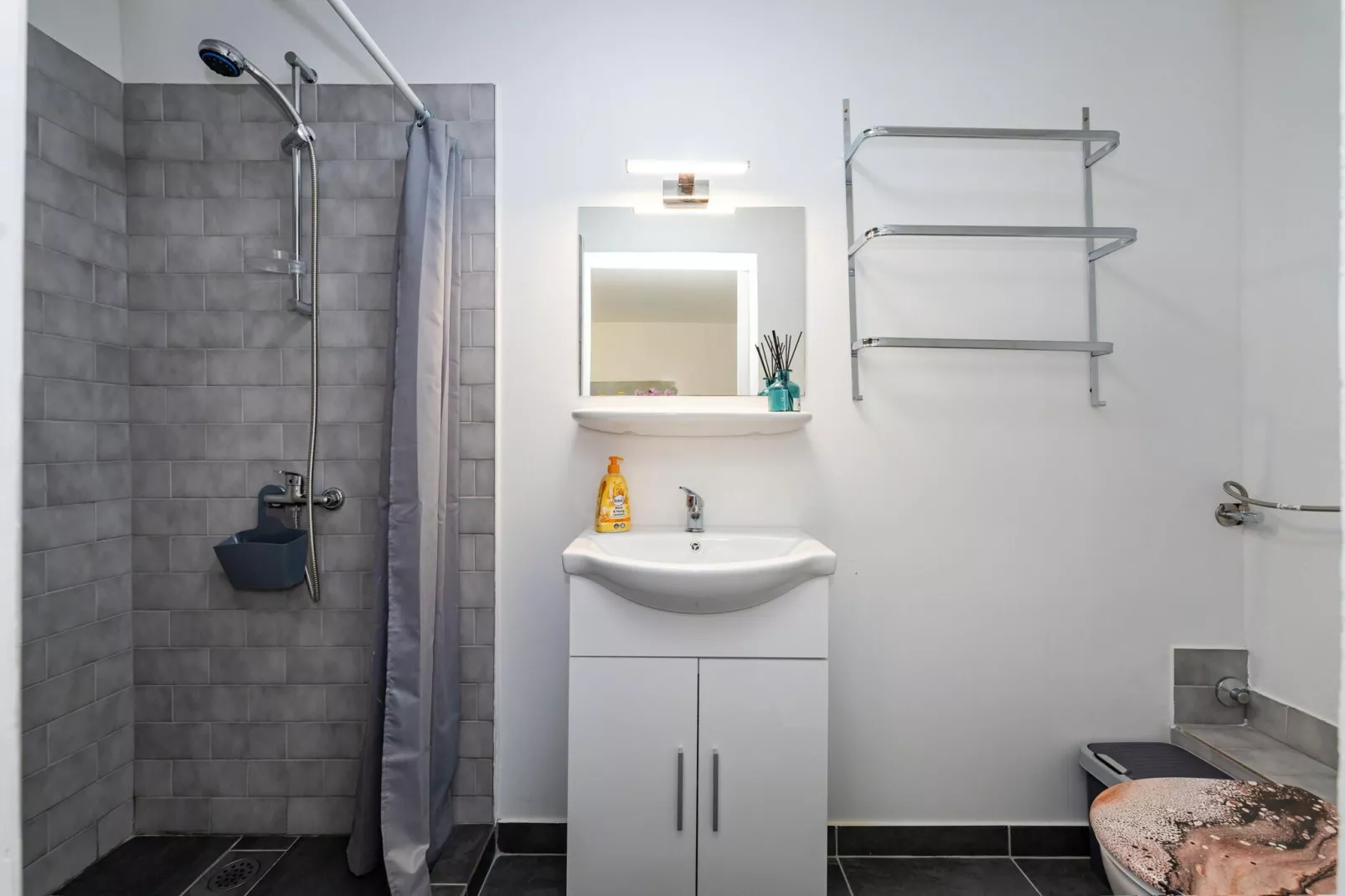 Holiday home Burgija-Badkamer