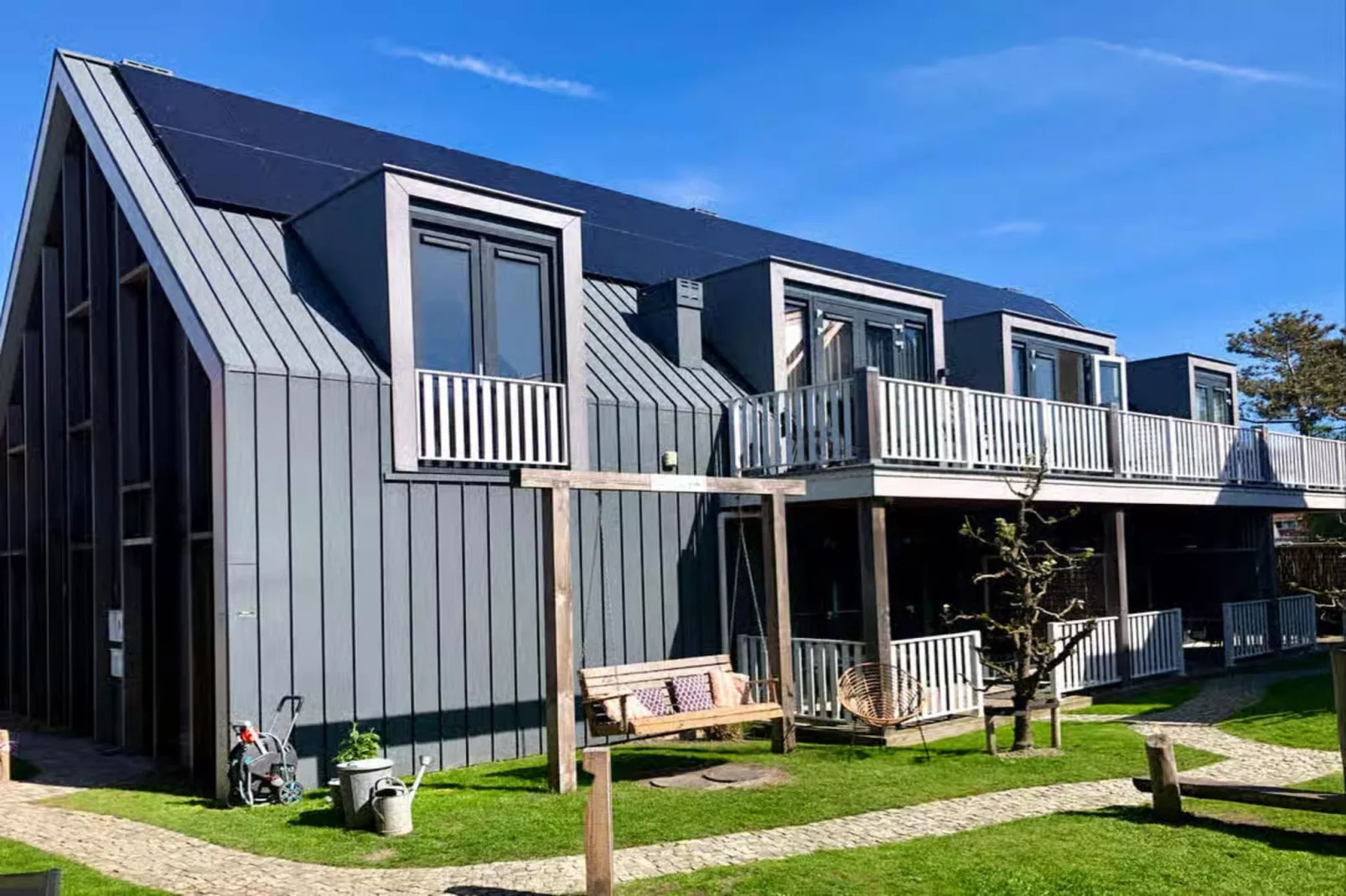 Plein 40 Lodge 5-Buitenkant zomer