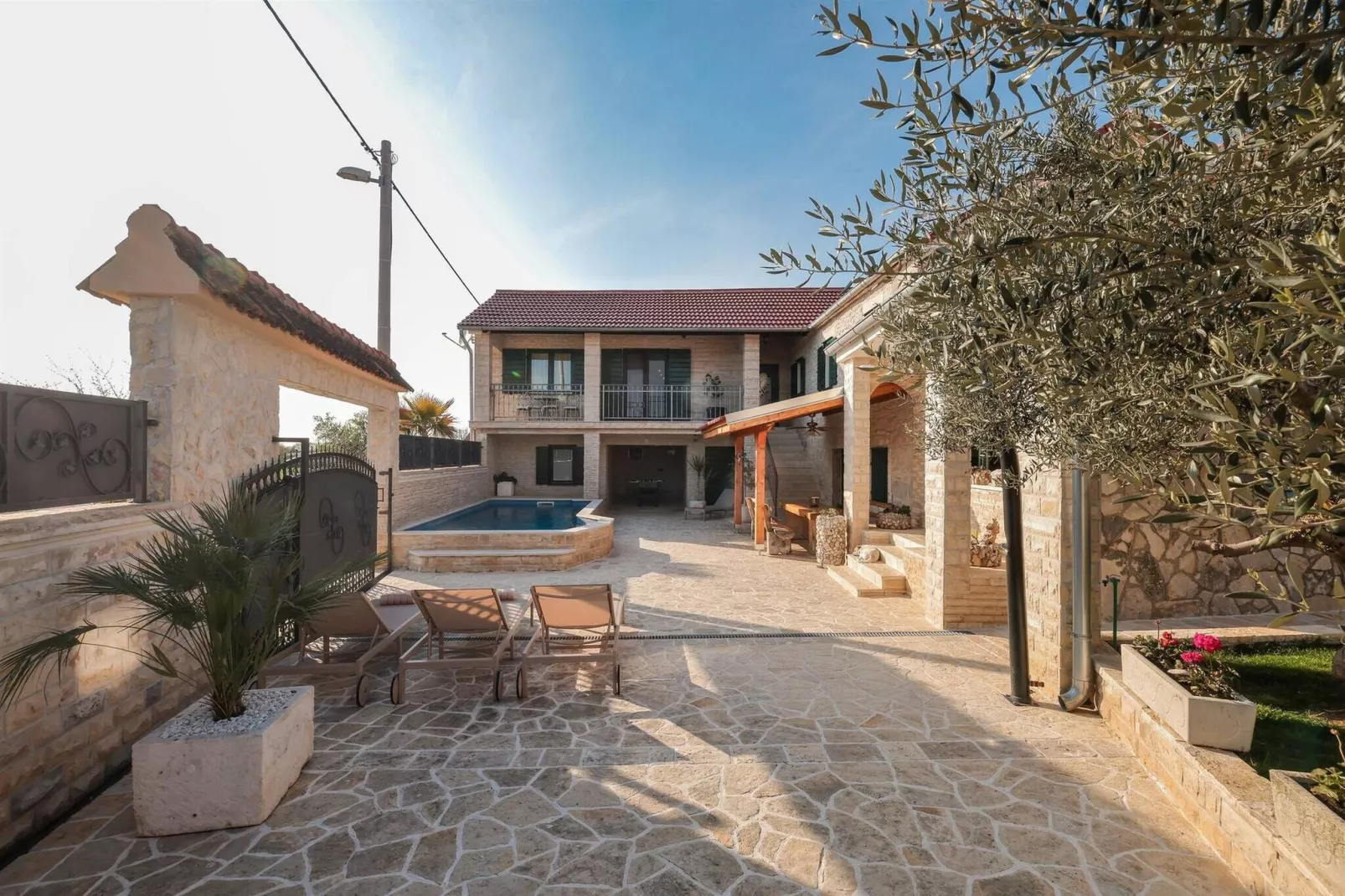 Authentic Villa Vita-Buitenkant zomer