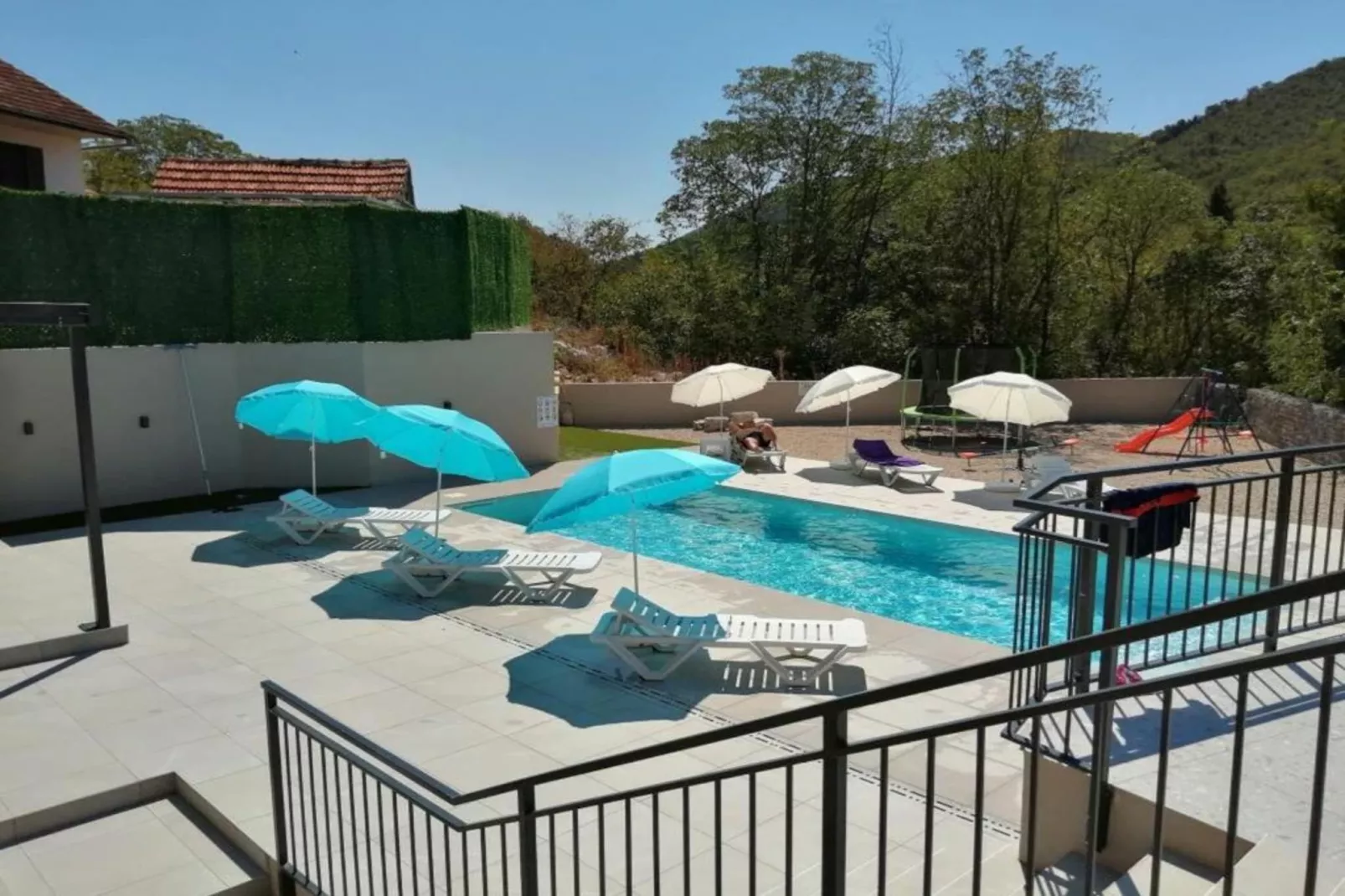 House Serenity with Pool-Zwembad