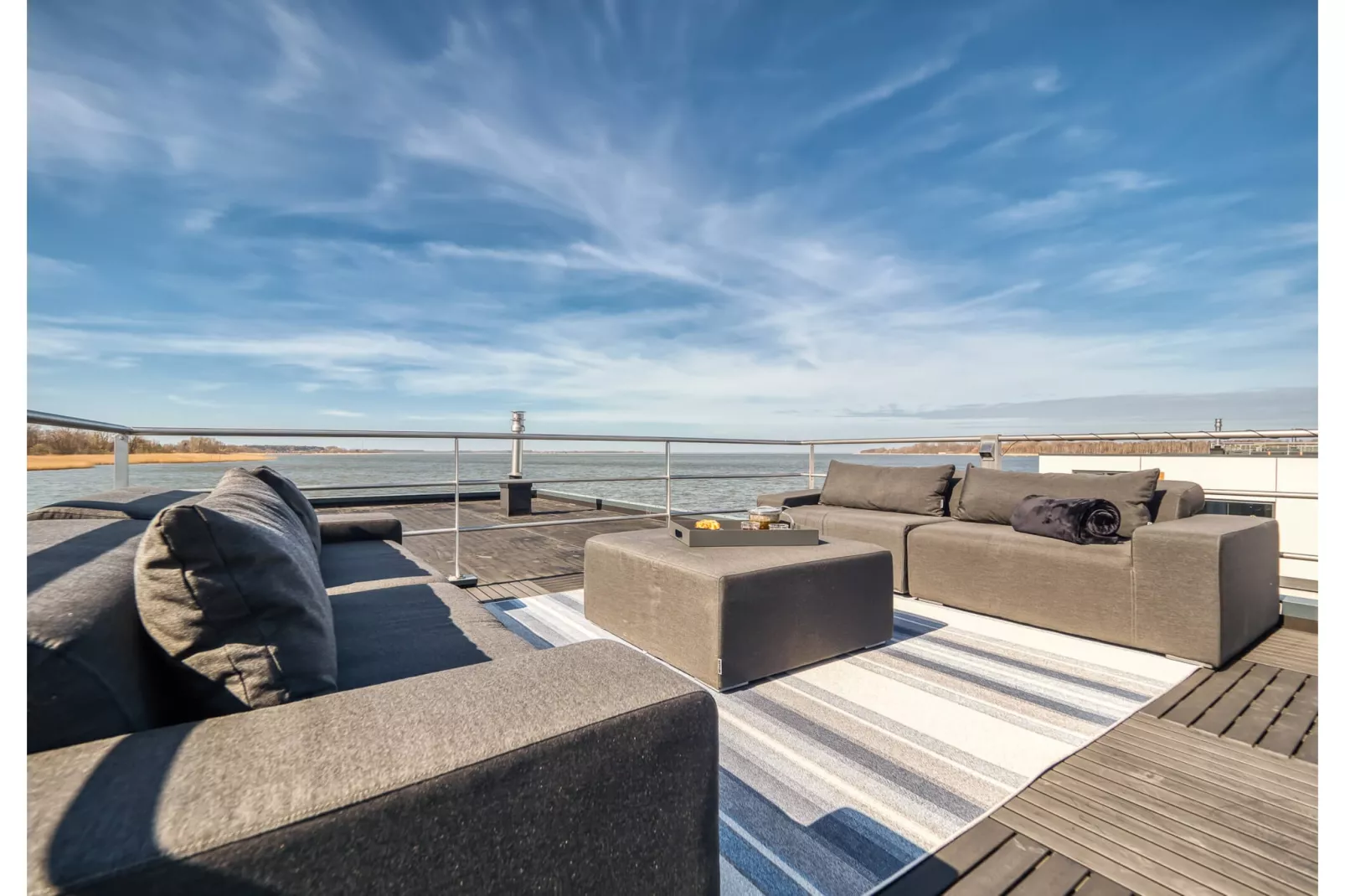 Hausboot in Ribnitz-Damgarten-Terrasbalkon