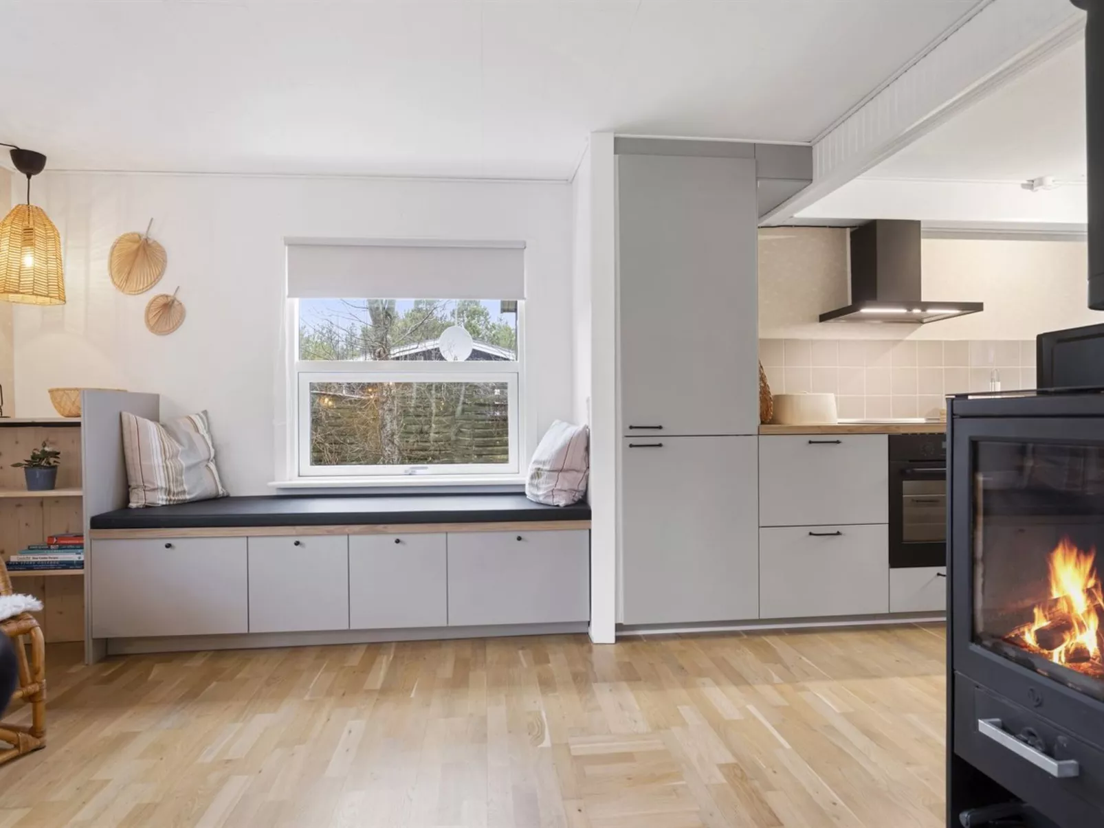 "Elaina" - 290m from the sea-Binnen