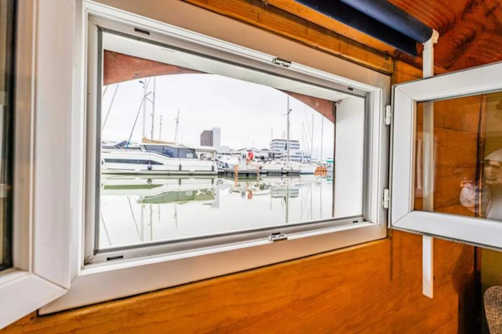 Grand Duplex Luxueux Sur La Péniche Petite Annick-Niet-getagd