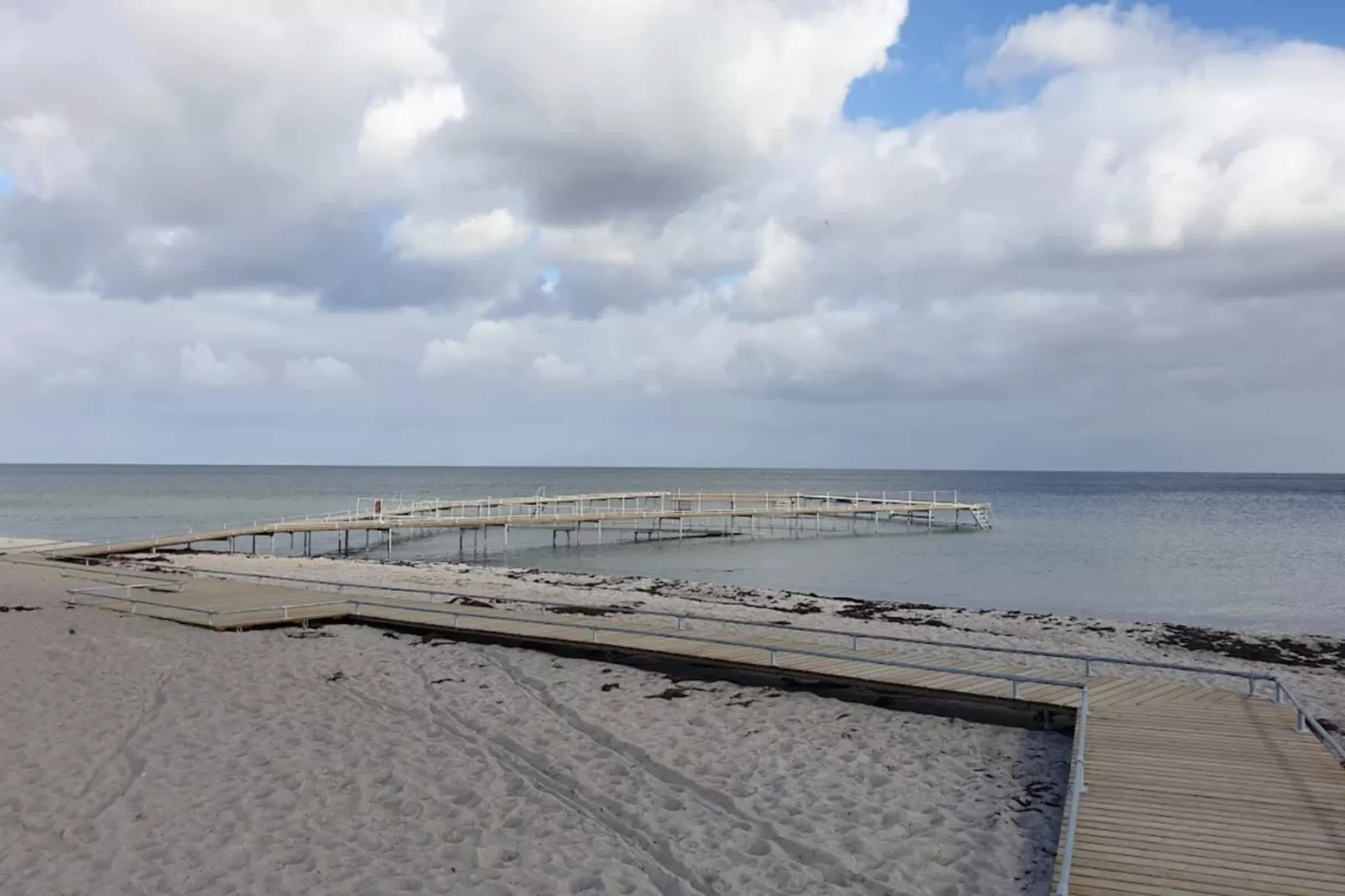 3 room, close to the sea/dike-Waterzicht