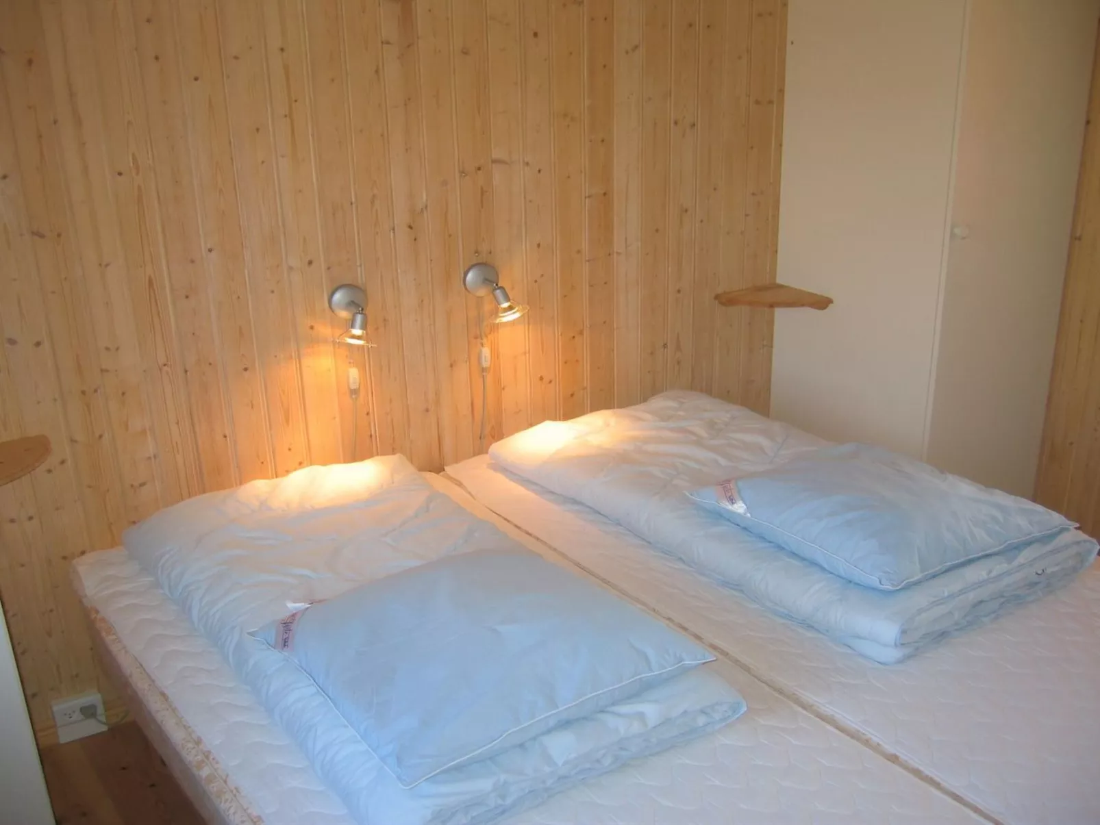 "Bernadine" - 350m from the sea-Binnen