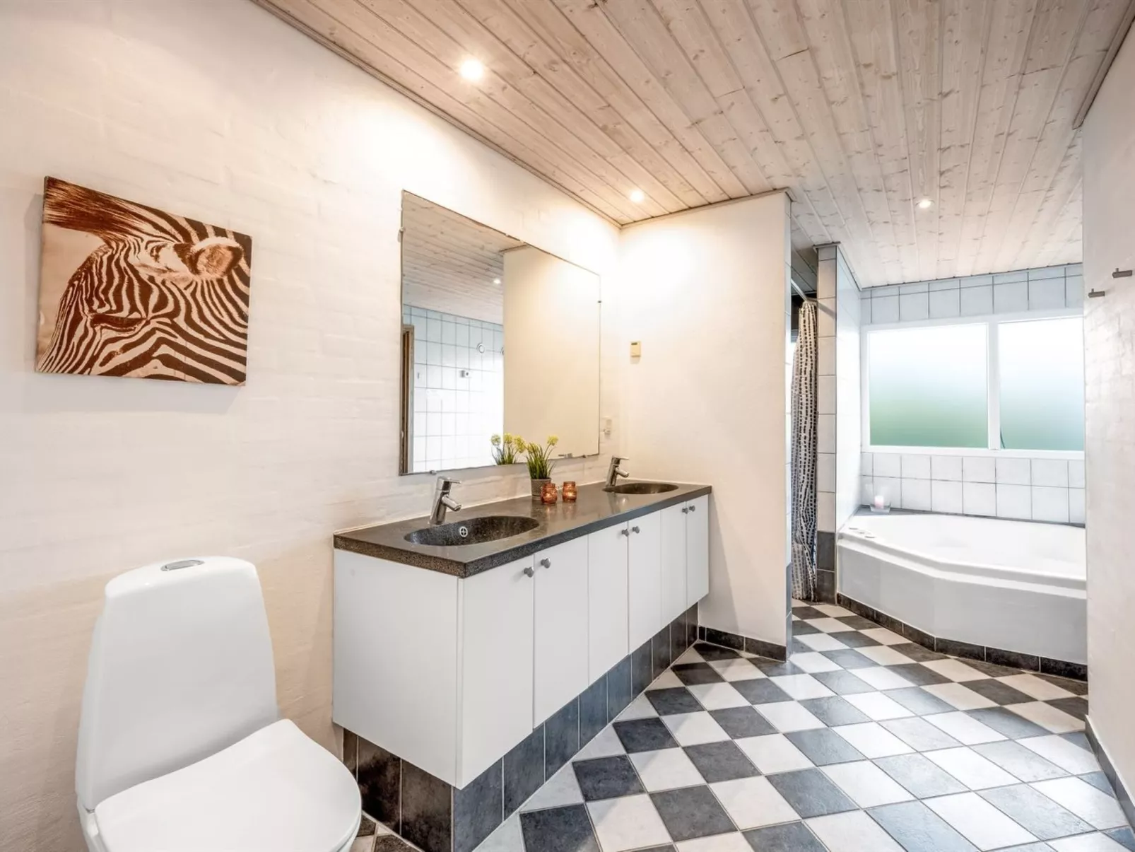 "Temjana" -  from the sea-Binnen