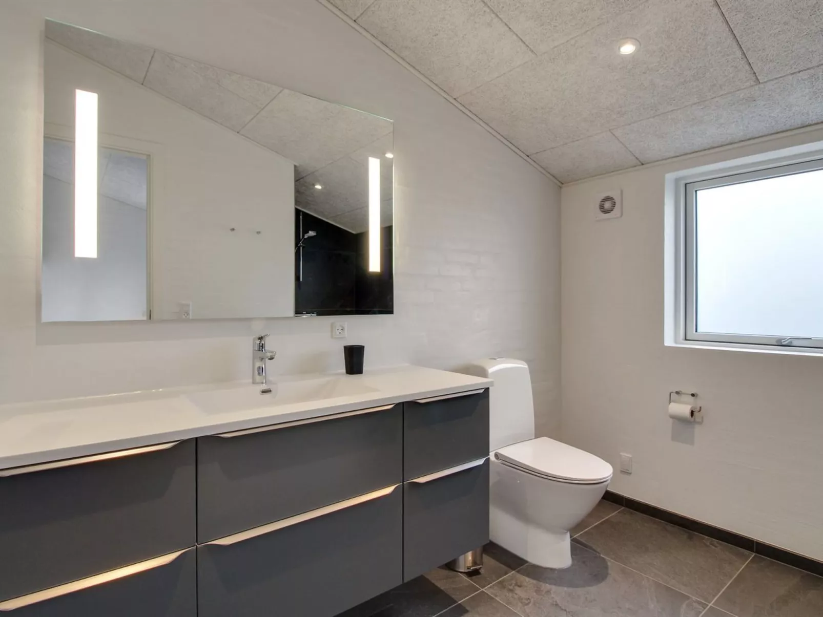 "Jirina" - 750m from the sea-Binnen