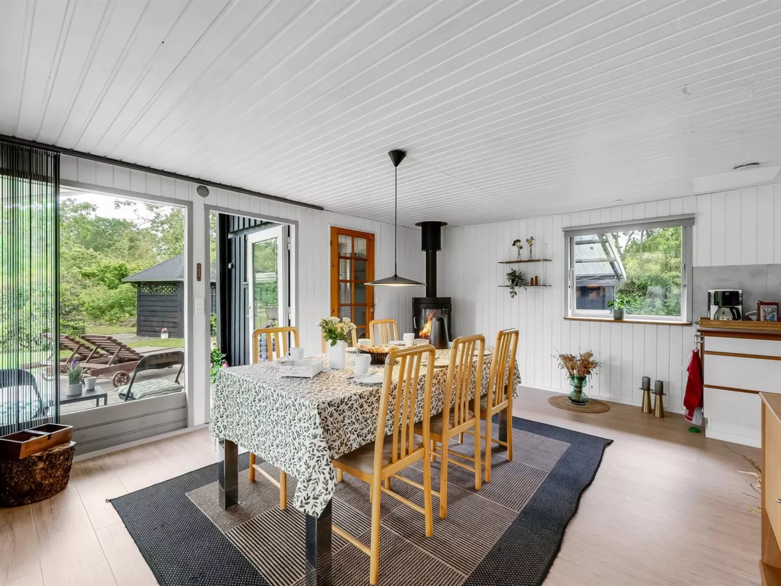 "Embla" - 500m to the fjord-Binnen