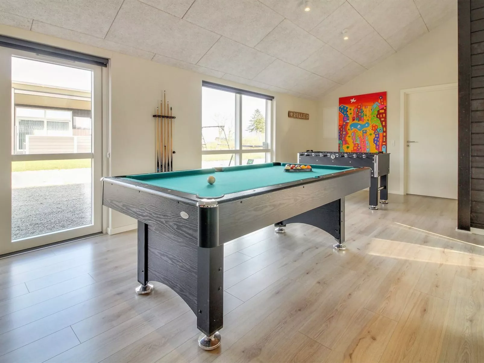 "Yakari" - 300m from the sea-Binnen