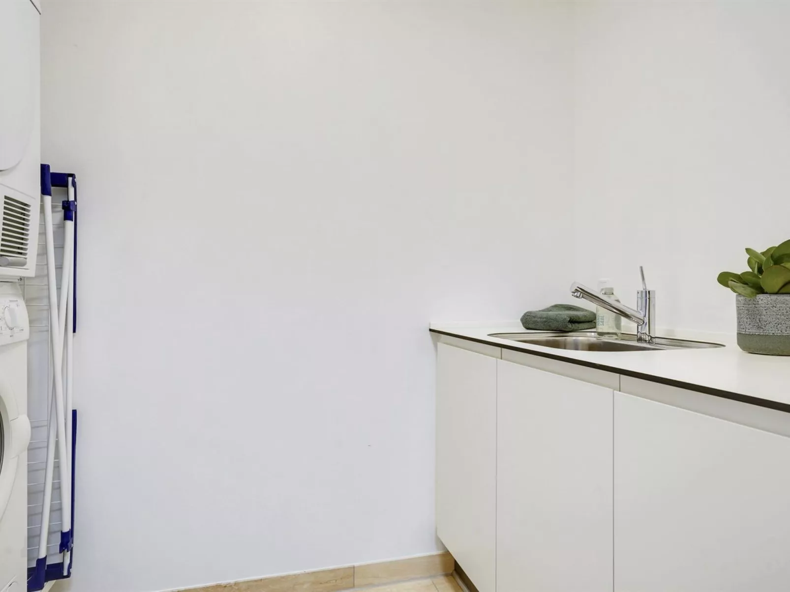 "Venild" - 5m from the sea-Binnen