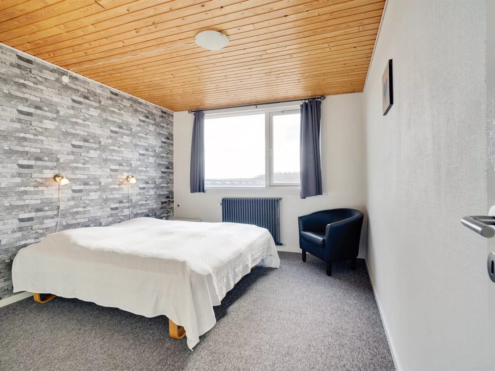 "Rahild" - 2km to the fjord-Binnen