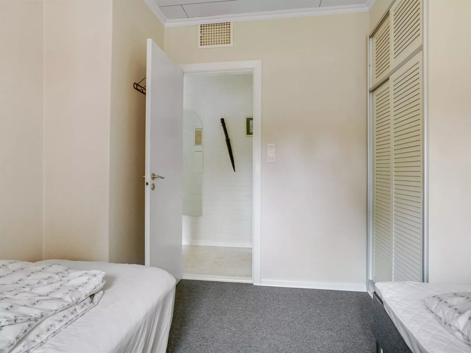 "Gwen" - 2.7km from the sea-Binnen