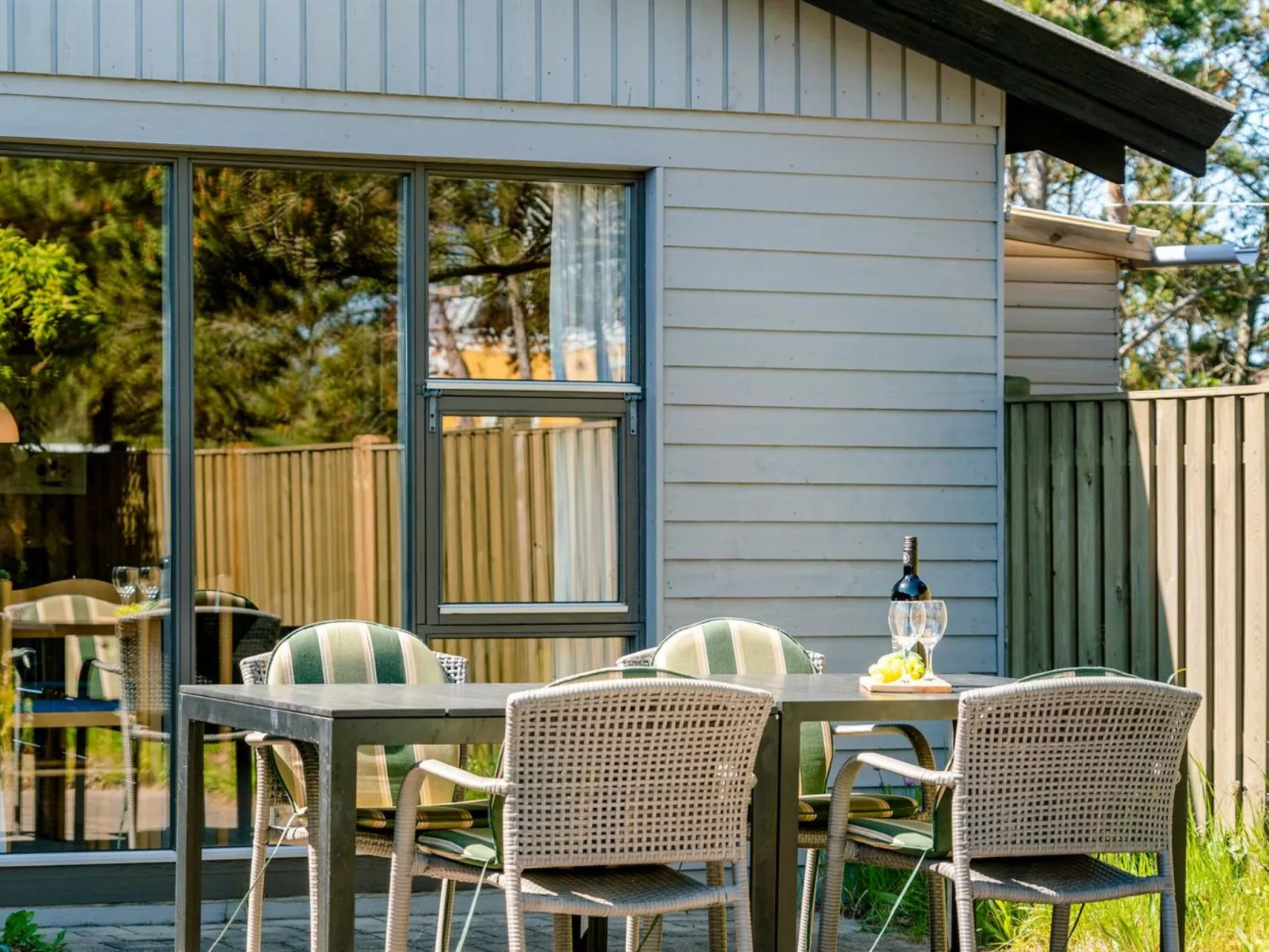 "Petersen" - 50m from the sea-Buiten