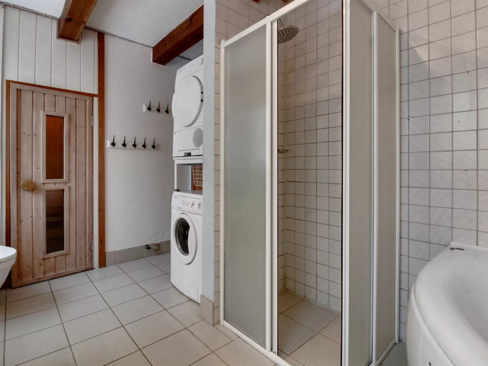 "Vendela" - 2.5km from the sea-Binnen