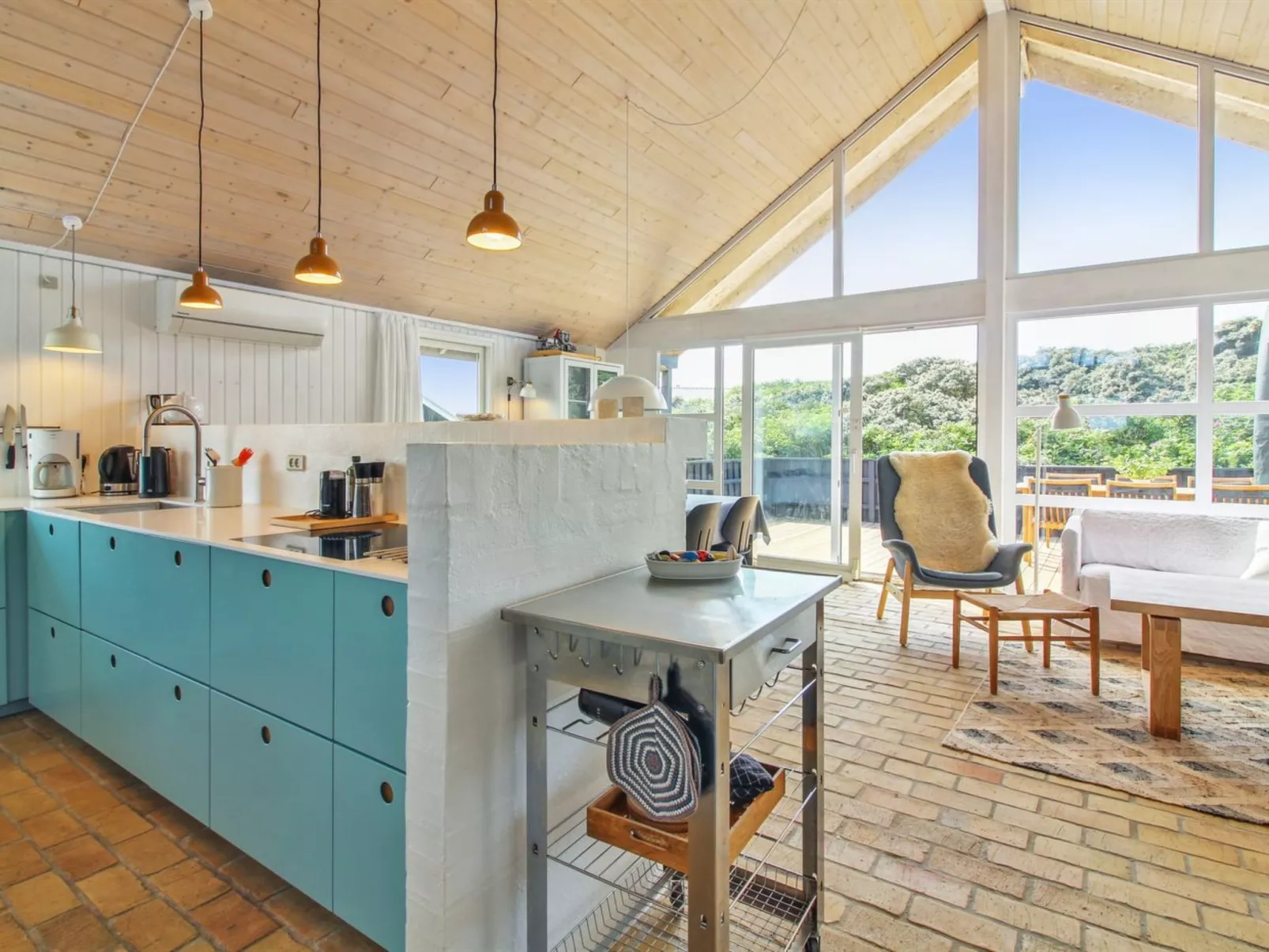 "Harry" - 100m from the sea-Binnen