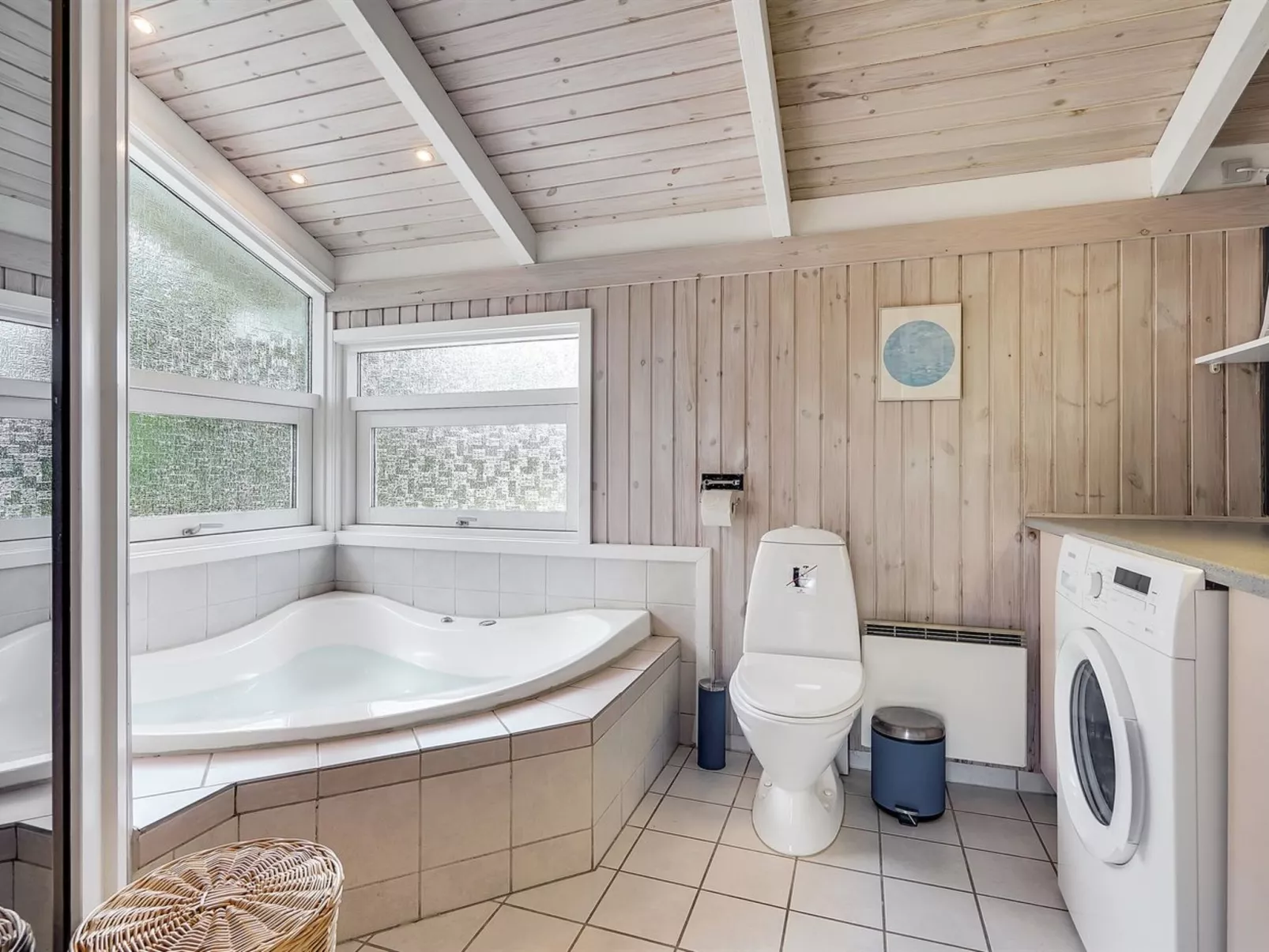 "Gjorgjija" -  from the sea-Binnen