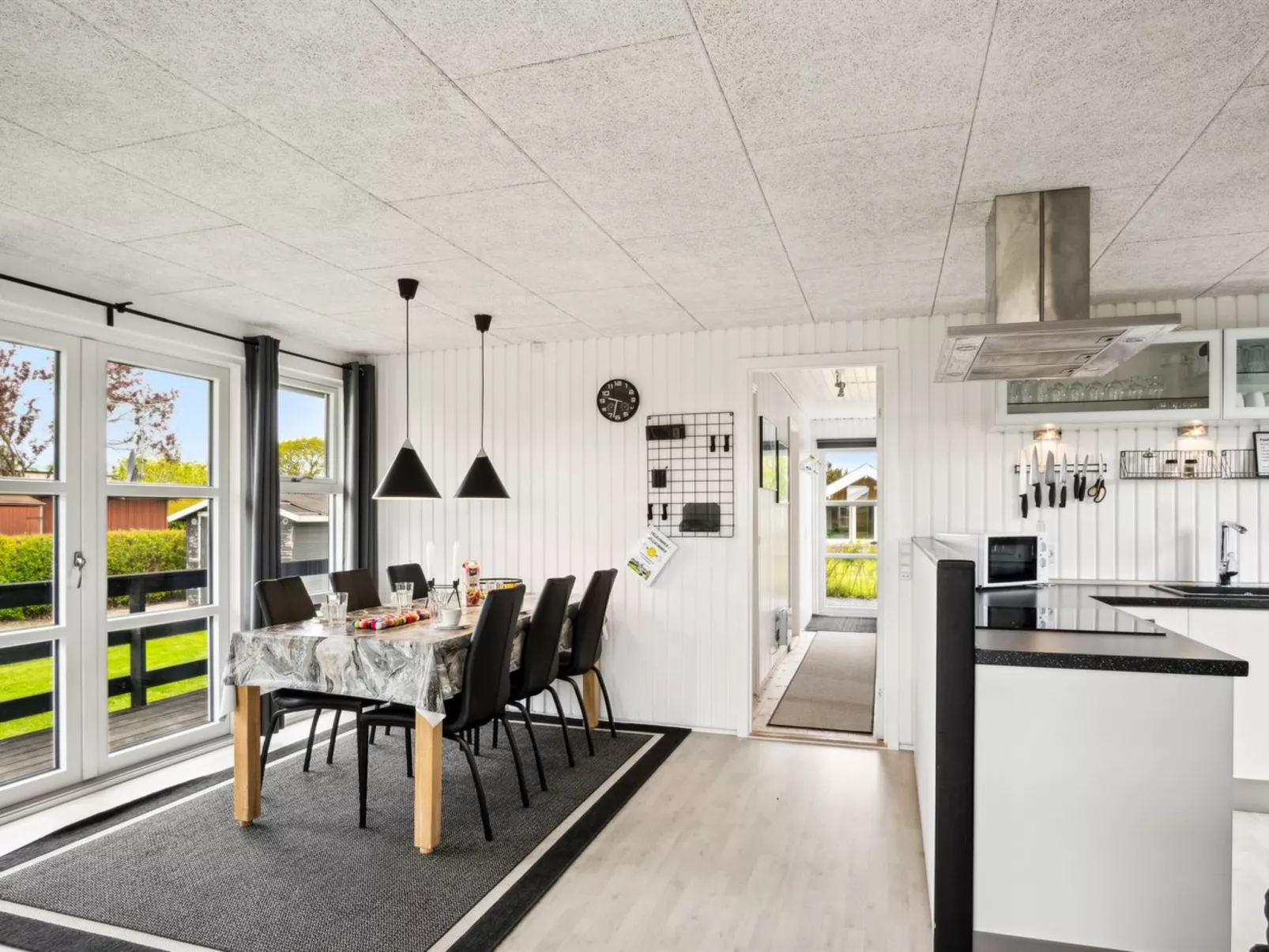 "Elvina" - 200m from the sea-Binnen