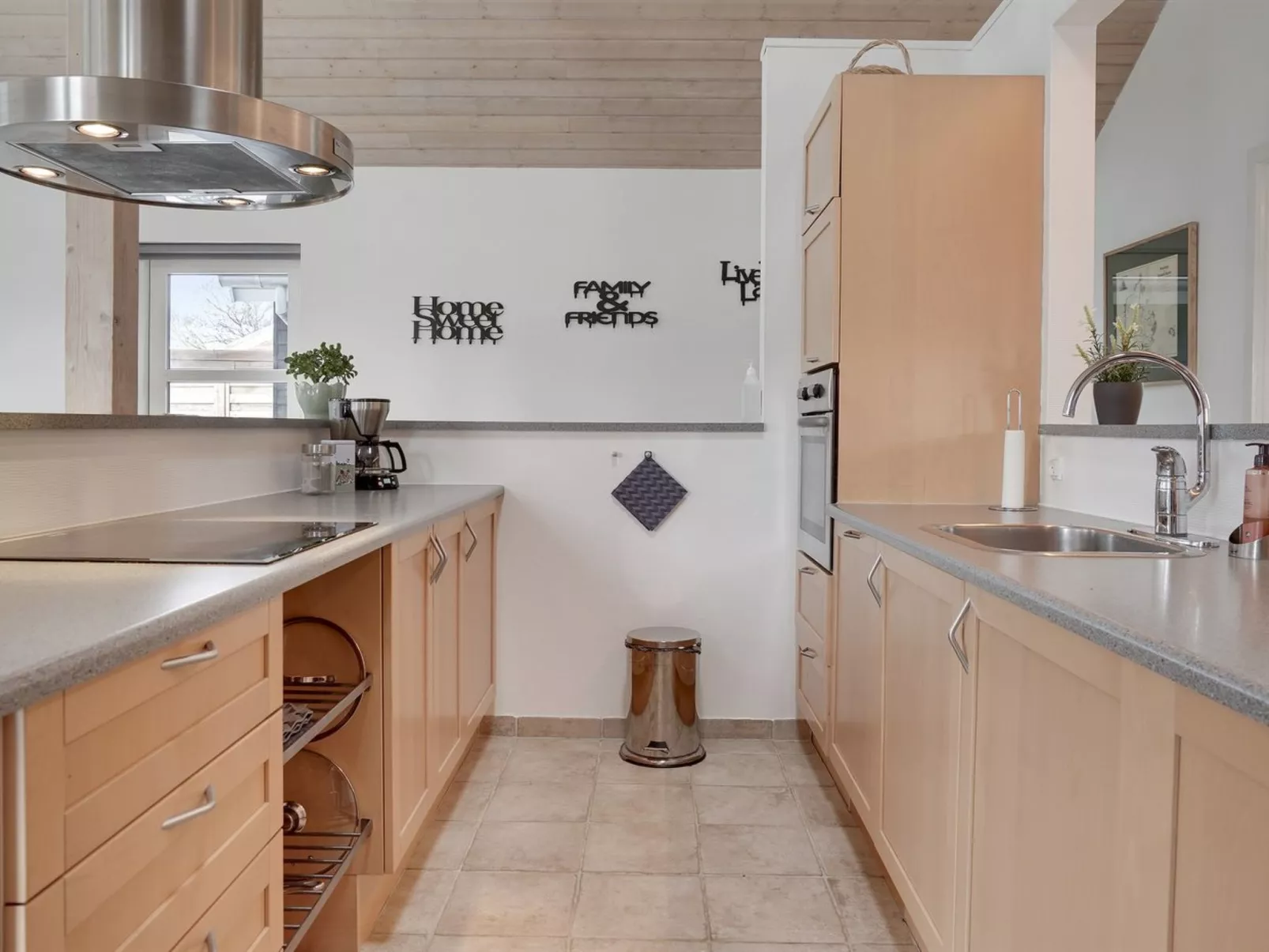 "Thorwith" - 150m from the sea-Binnen