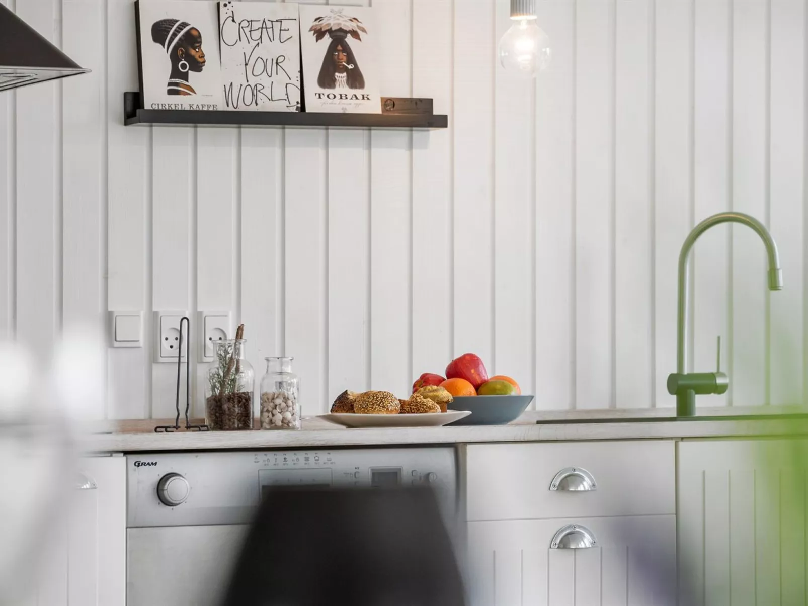 "Elain" -  from the sea-Binnen