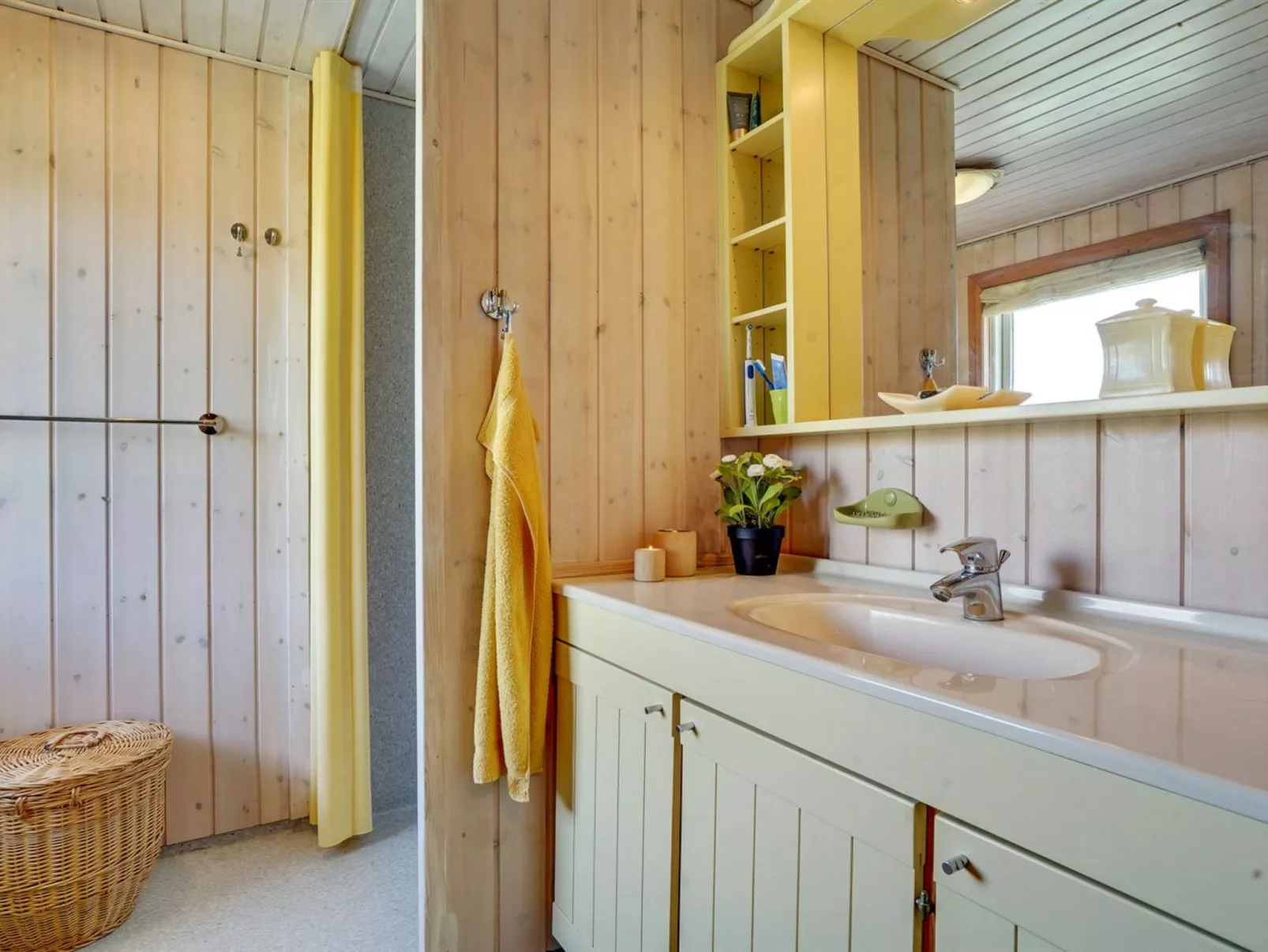 "Edna" - 800m from the sea-Binnen