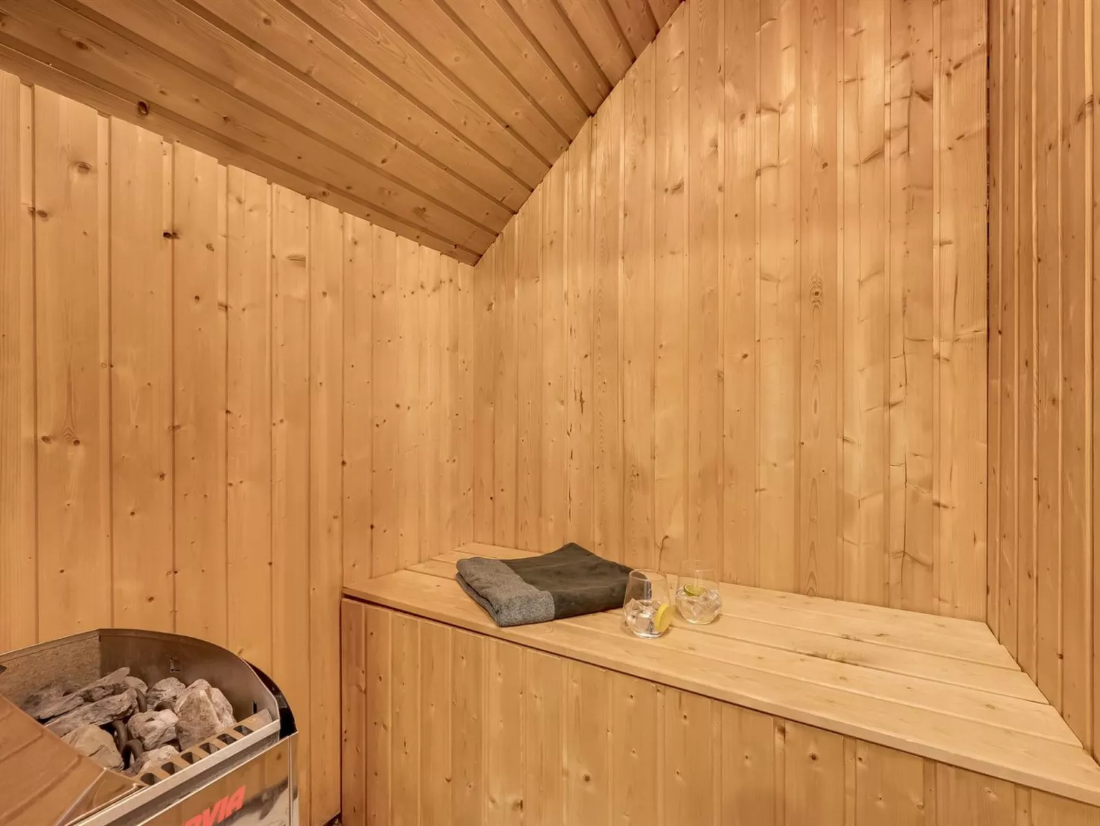 "Severine" -  from the sea-Binnen