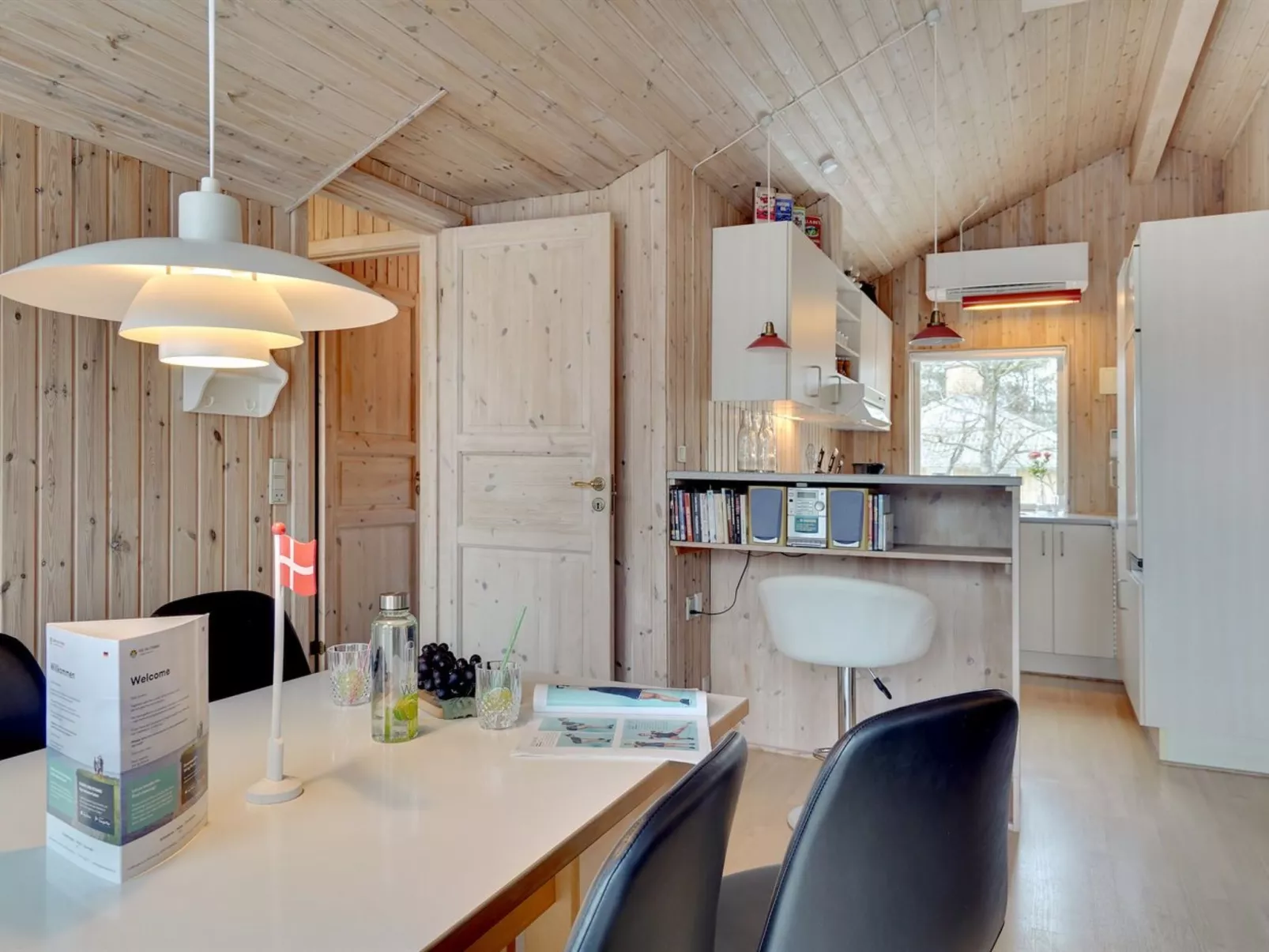 "Halla" - 200m to the fjord-Binnen