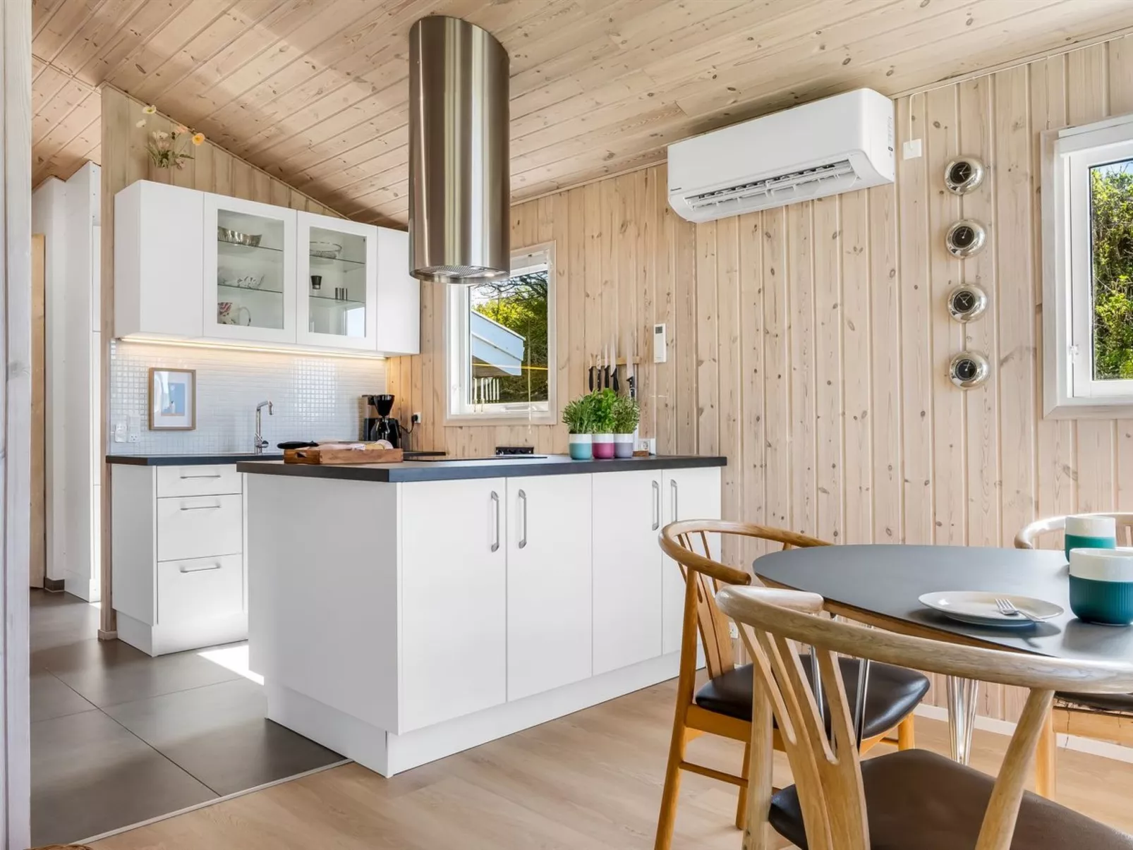 "Idalia" - 125m from the sea-Binnen