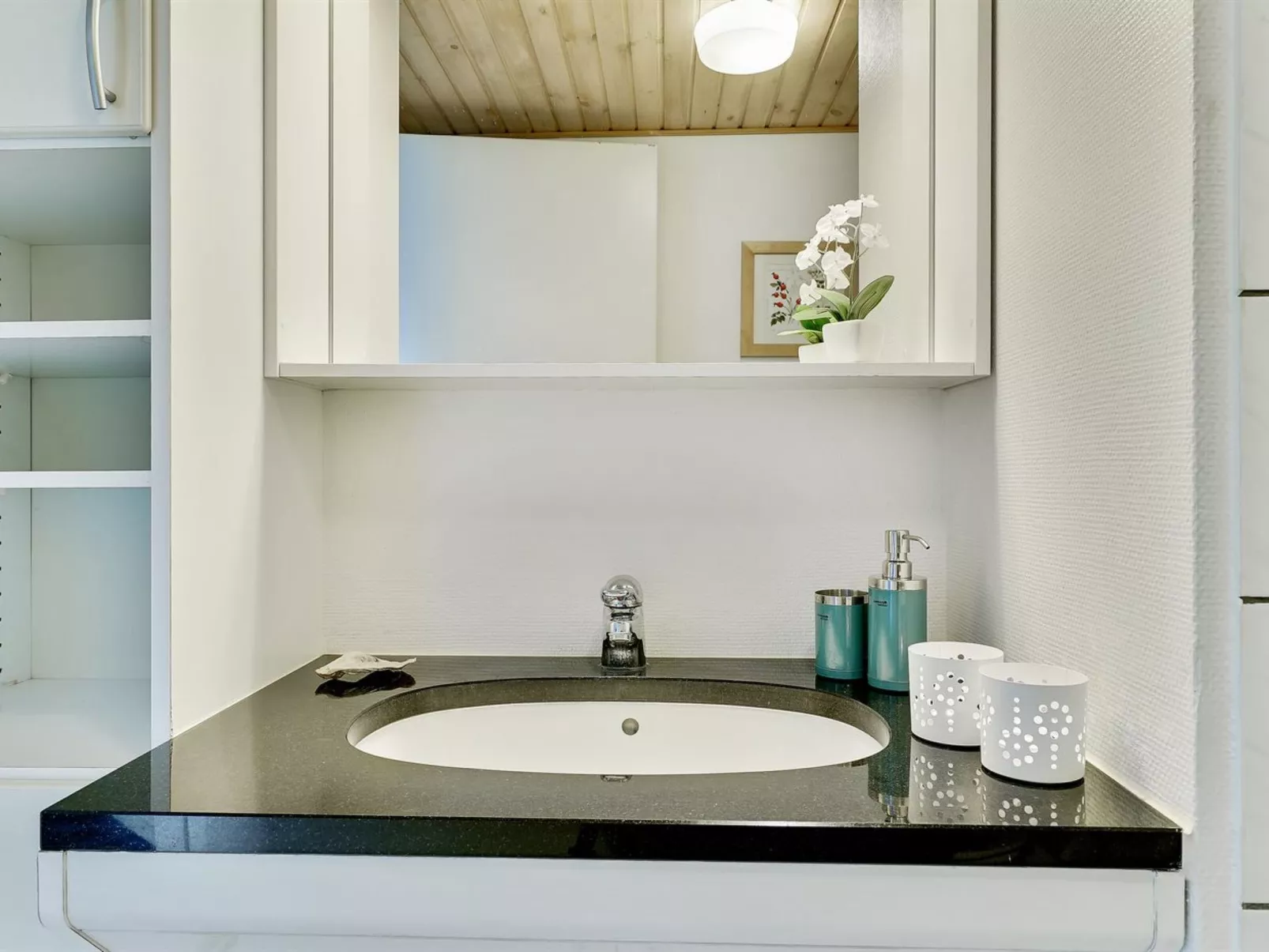 "Iliane" - 100m from the sea-Binnen