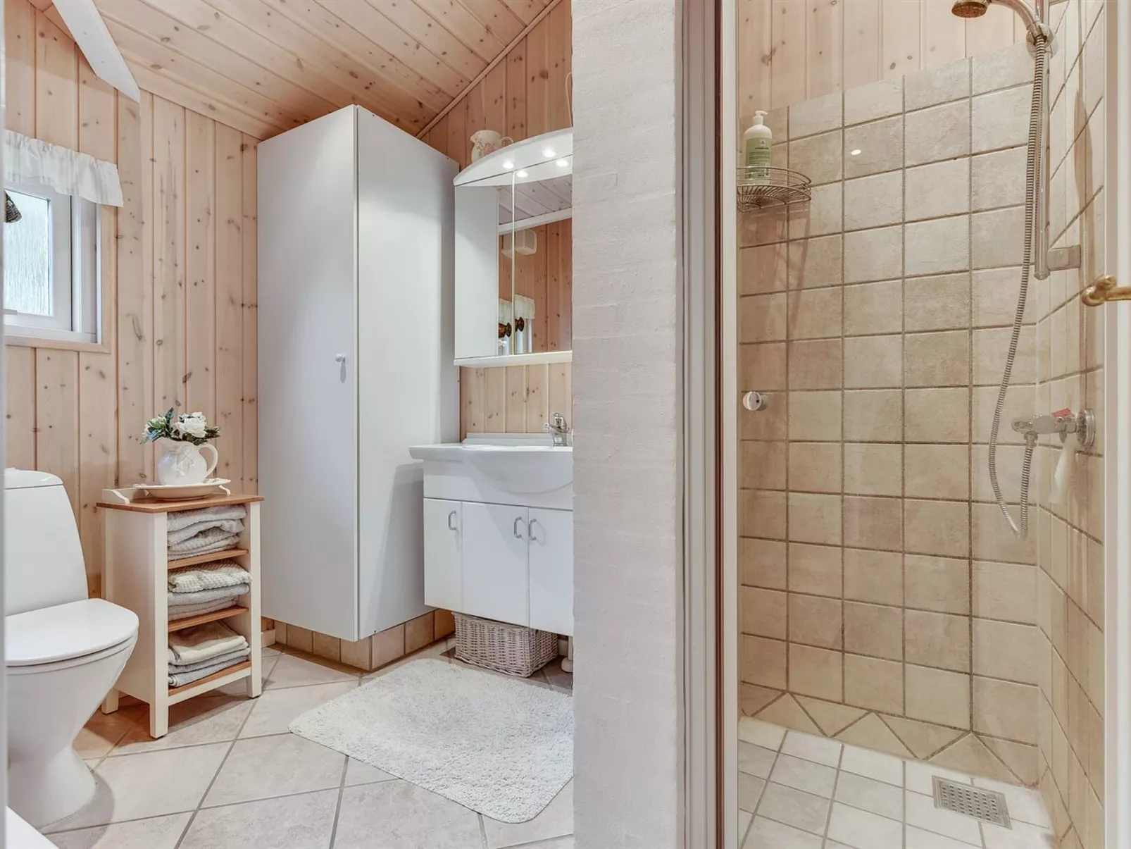 "Tini" - 50m to the fjord-Binnen