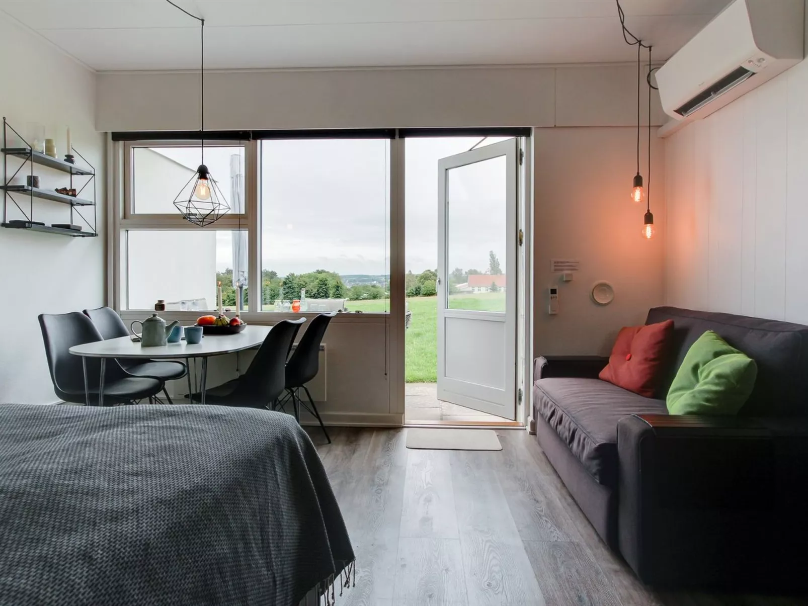 "Atte" - 300m from the sea-Binnen