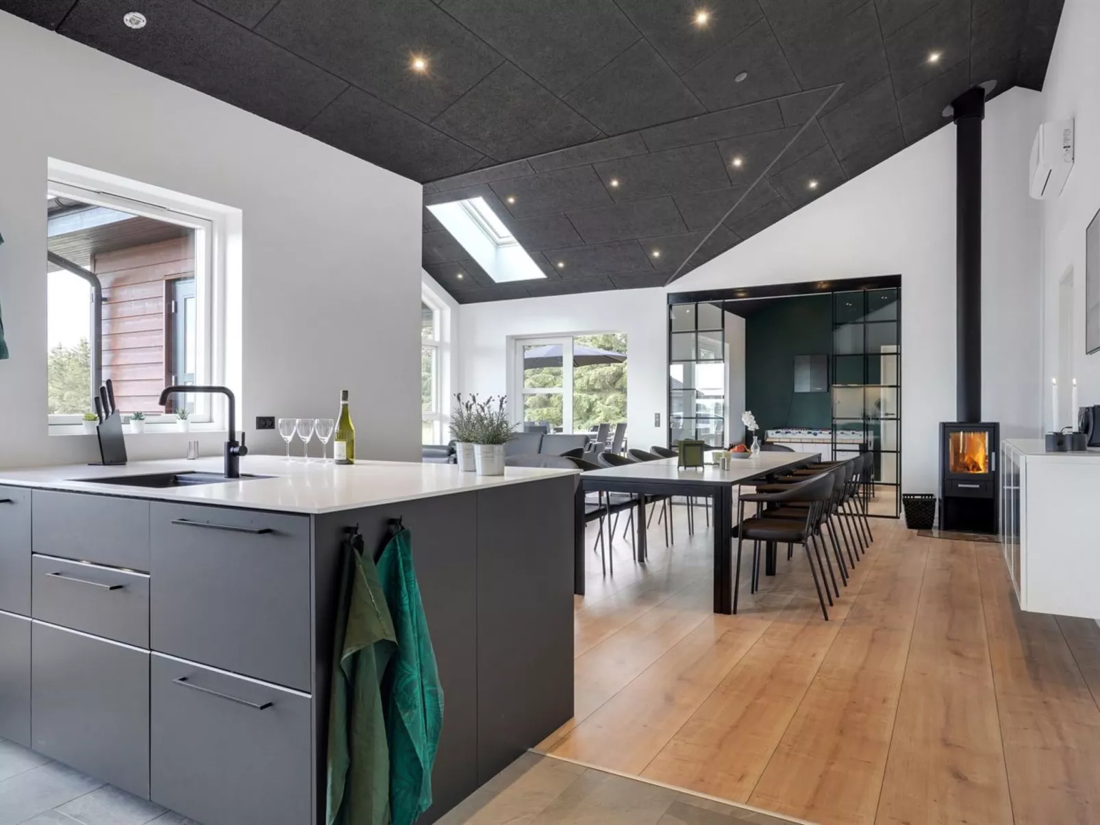 "Moreen" - 1.5km from the sea-Binnen