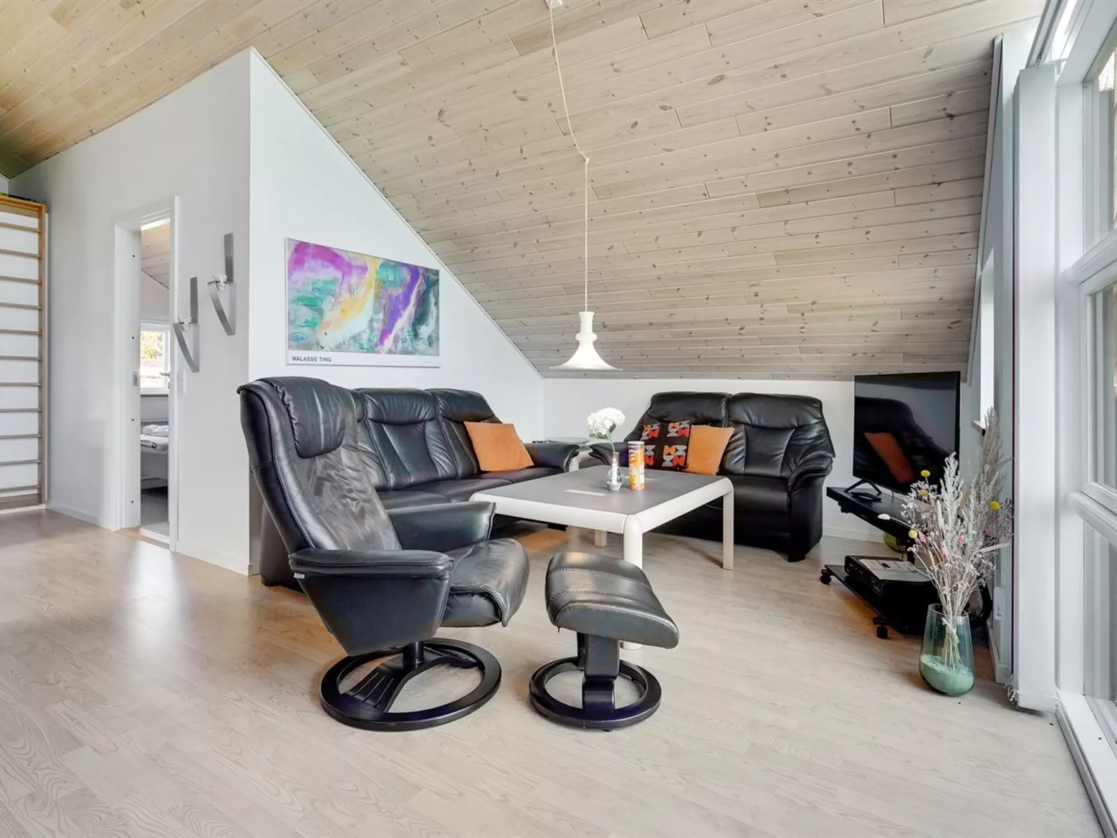 "Tiia" - 29km from the sea-Binnen