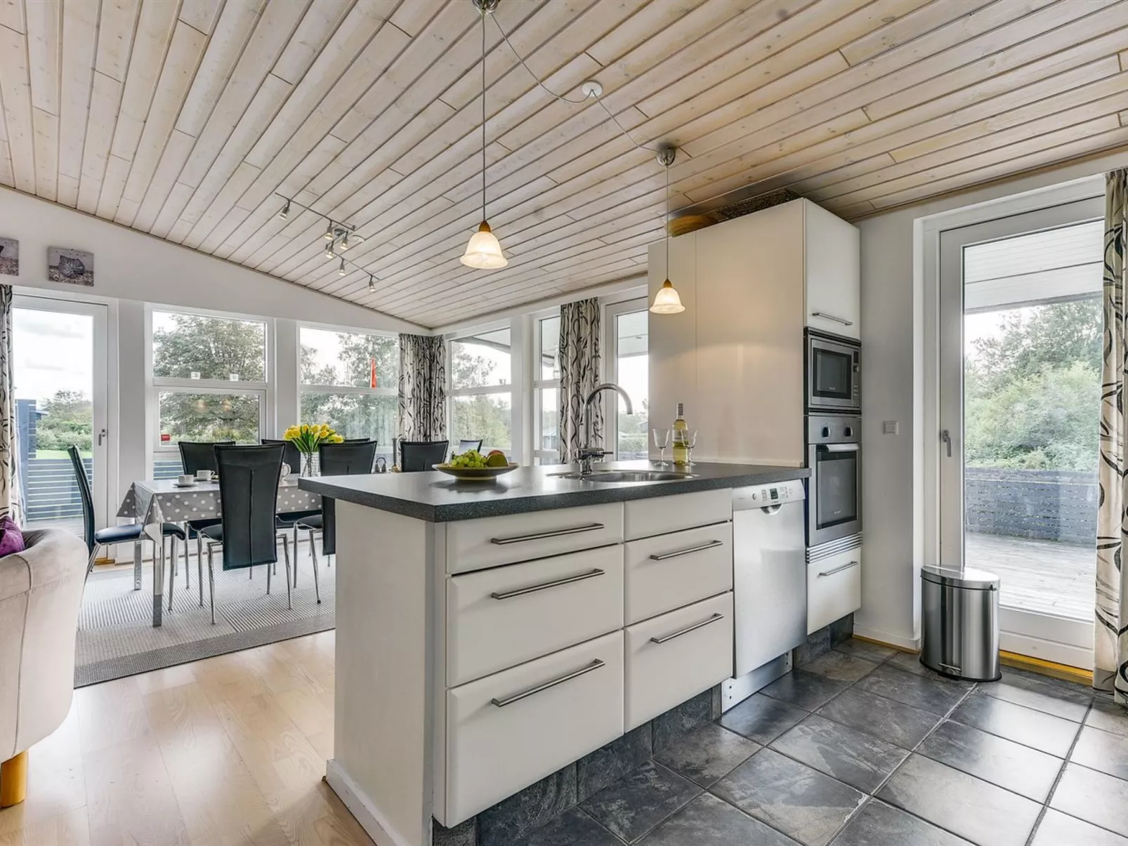 "Sylvelin" - 400m to the fjord-Binnen