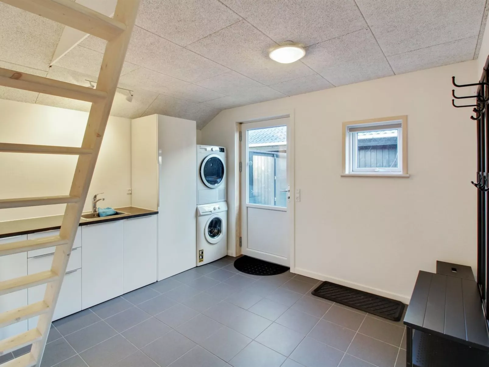 "Ethel" - 1.5km to the fjord-Binnen