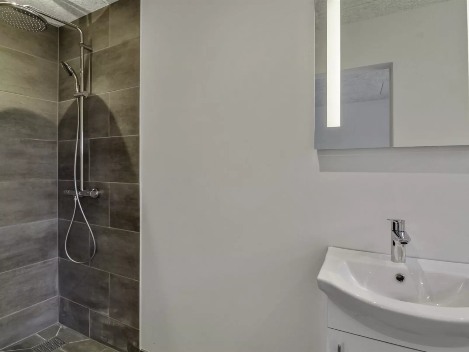 "Juho" - 900m from the sea-Binnen