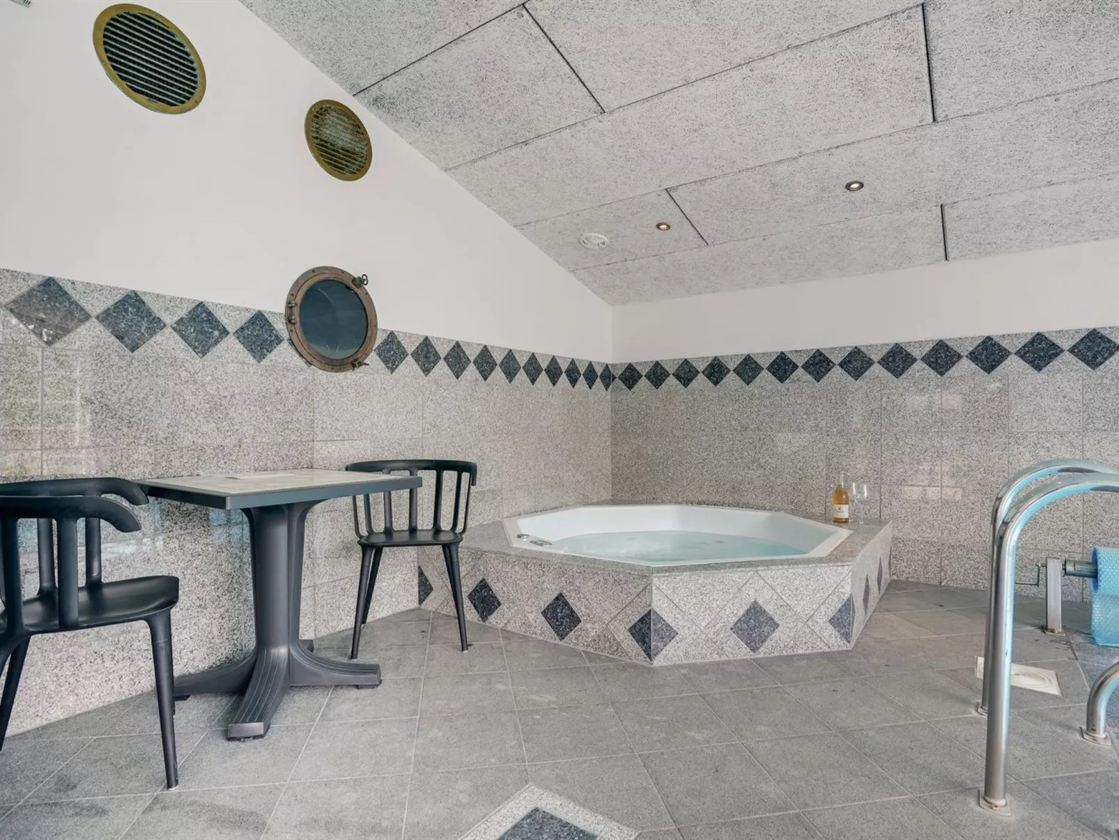 "Nana" - 4km from the sea-Binnen