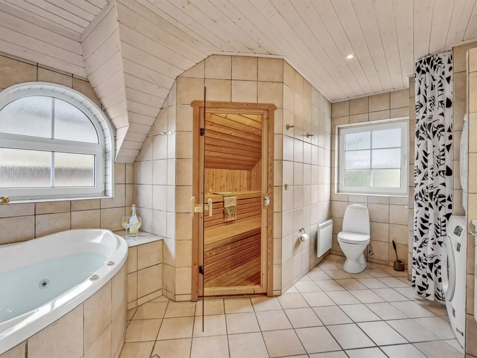 "Sannie" - 450m from the sea-Binnen